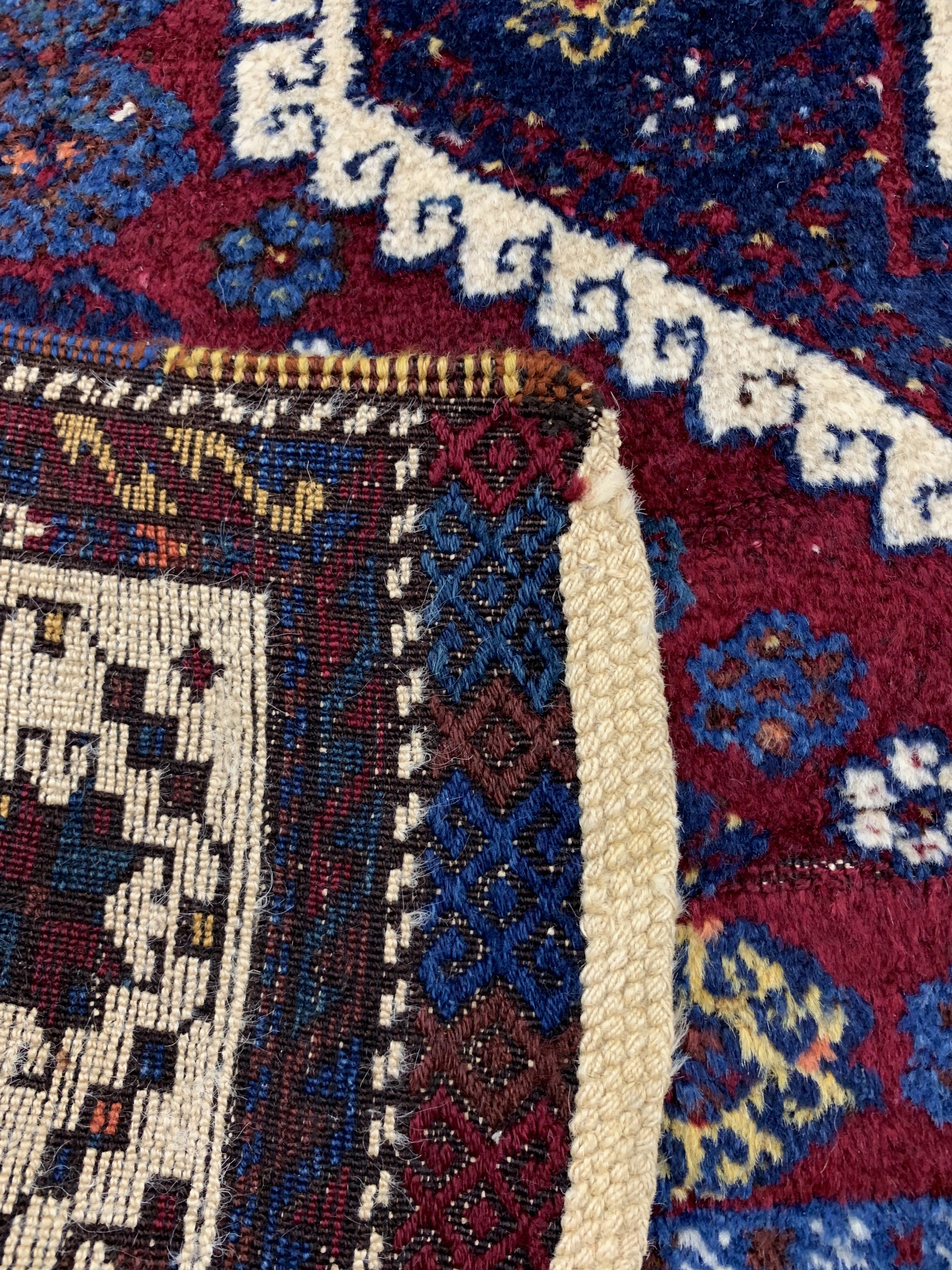 Detail f: Yürük antik, Türkei, um 1900, Wolle auf Wolle, ca. 265 x 127 cm, EHZ: 2-3(geflickt)