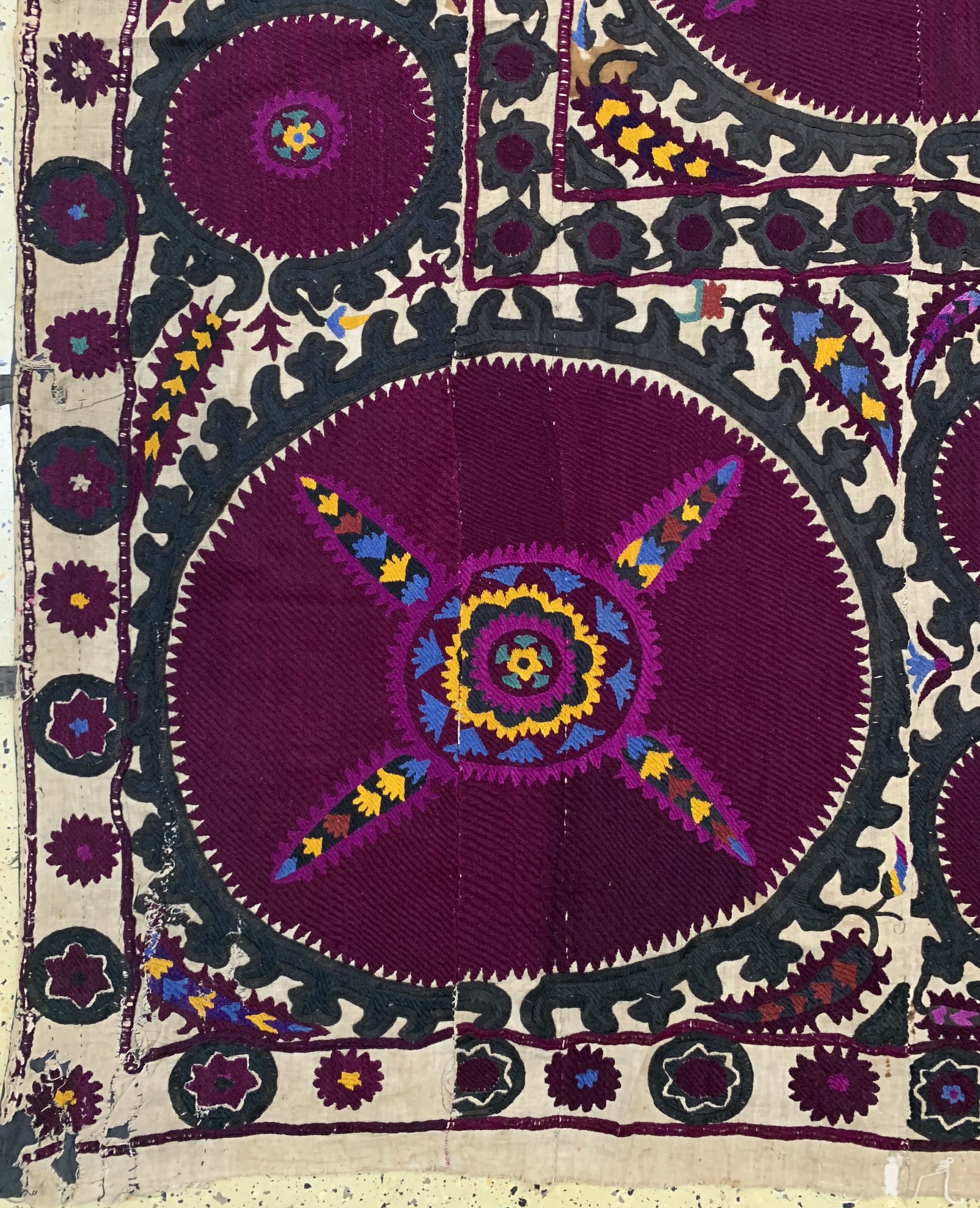 Detail b: Taschkent"Susani", Uzbekistan, um 1900, Seide-Baumwolle Stickerei, ca. 430 x 220 cm, (aus 6 Bahnen), EHZ: 3