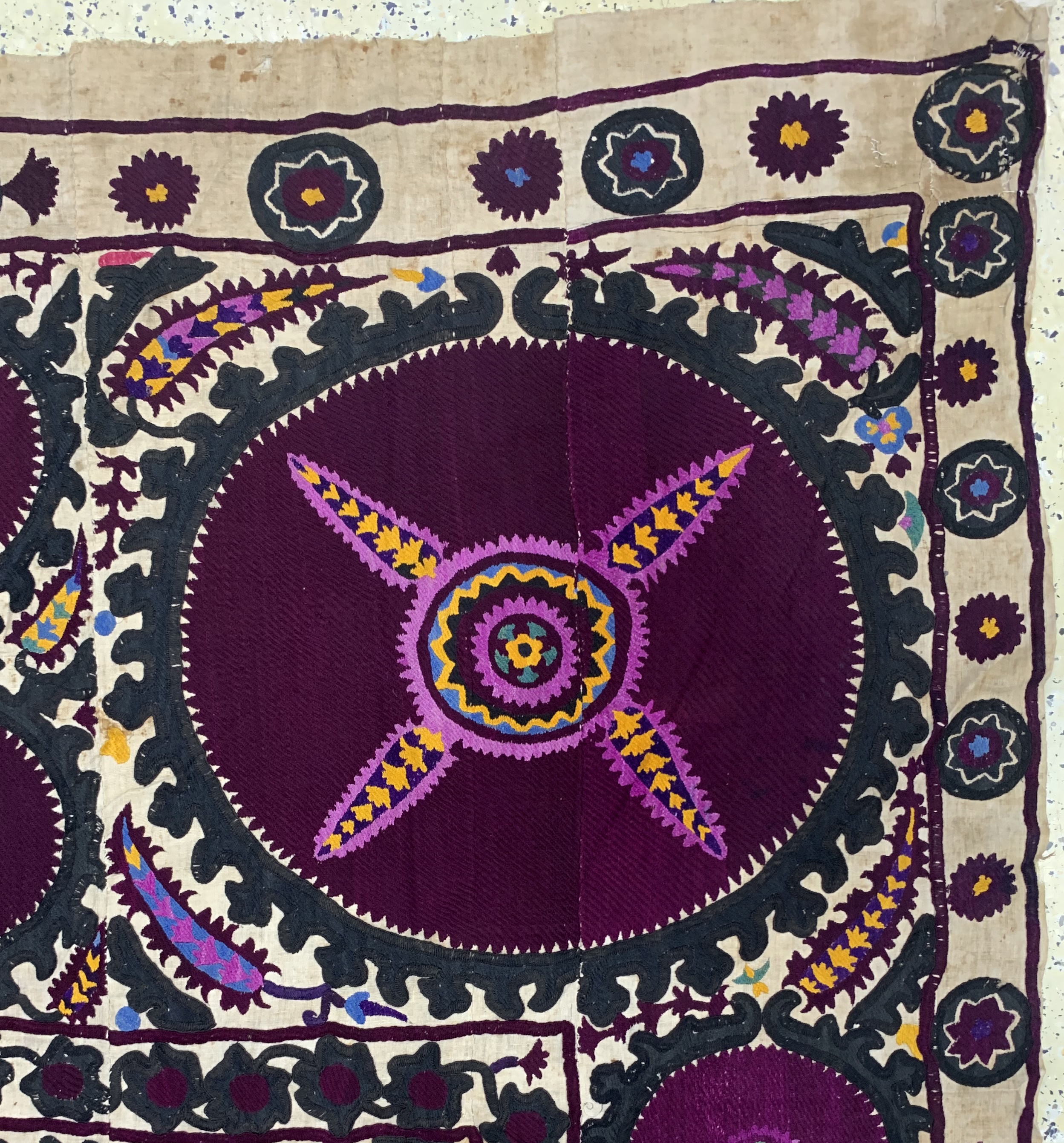 Detail e: Taschkent"Susani", Uzbekistan, um 1900, Seide-Baumwolle Stickerei, ca. 430 x 220 cm, (aus 6 Bahnen), EHZ: 3