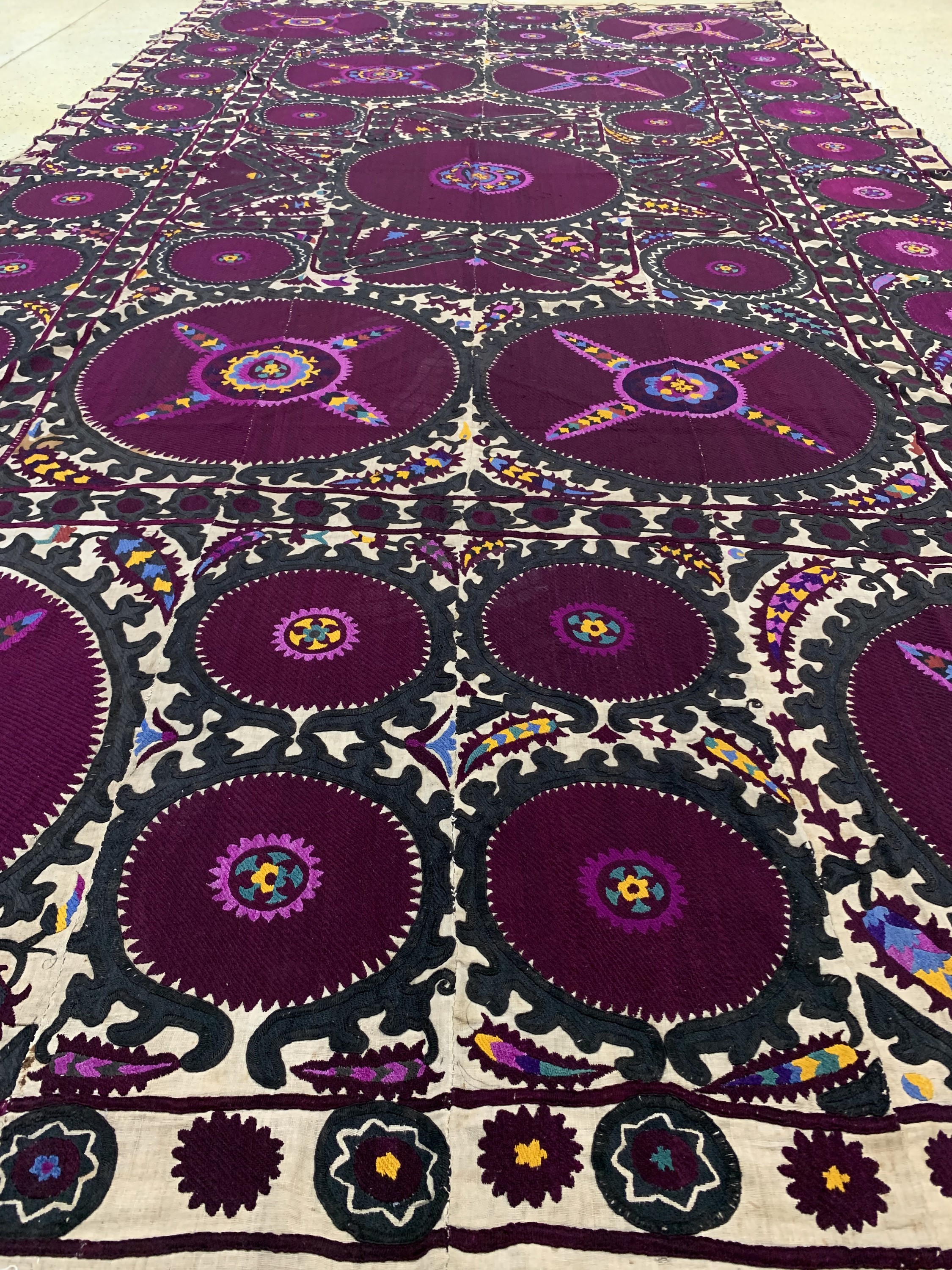Detail g: Taschkent"Susani", Uzbekistan, um 1900, Seide-Baumwolle Stickerei, ca. 430 x 220 cm, (aus 6 Bahnen), EHZ: 3