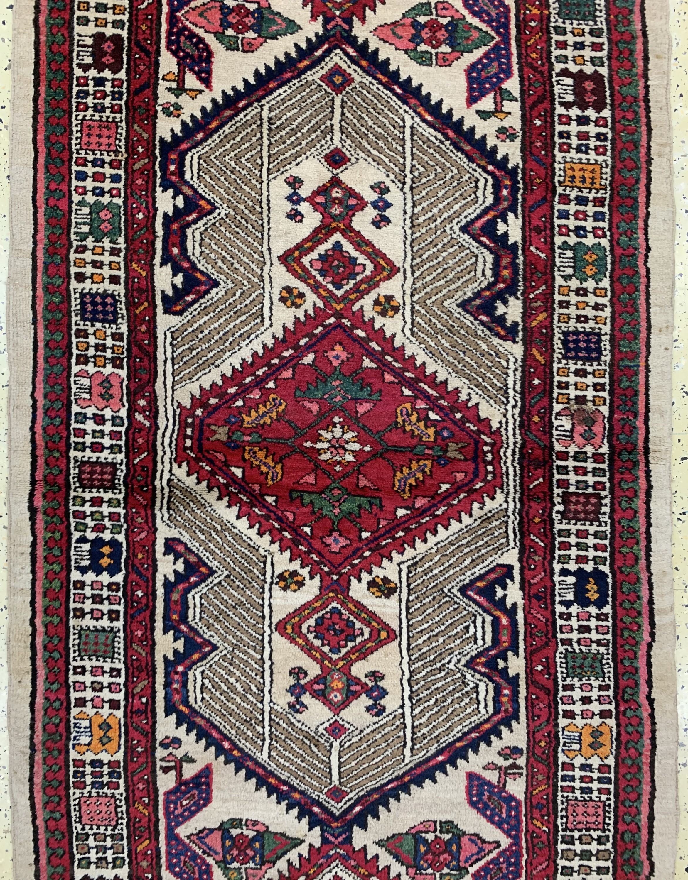 Detail b: Antiker Sarab, Persien, um 1900, Wolle auf Wolle, ca. 455 x 110 cm, EHZ: 2