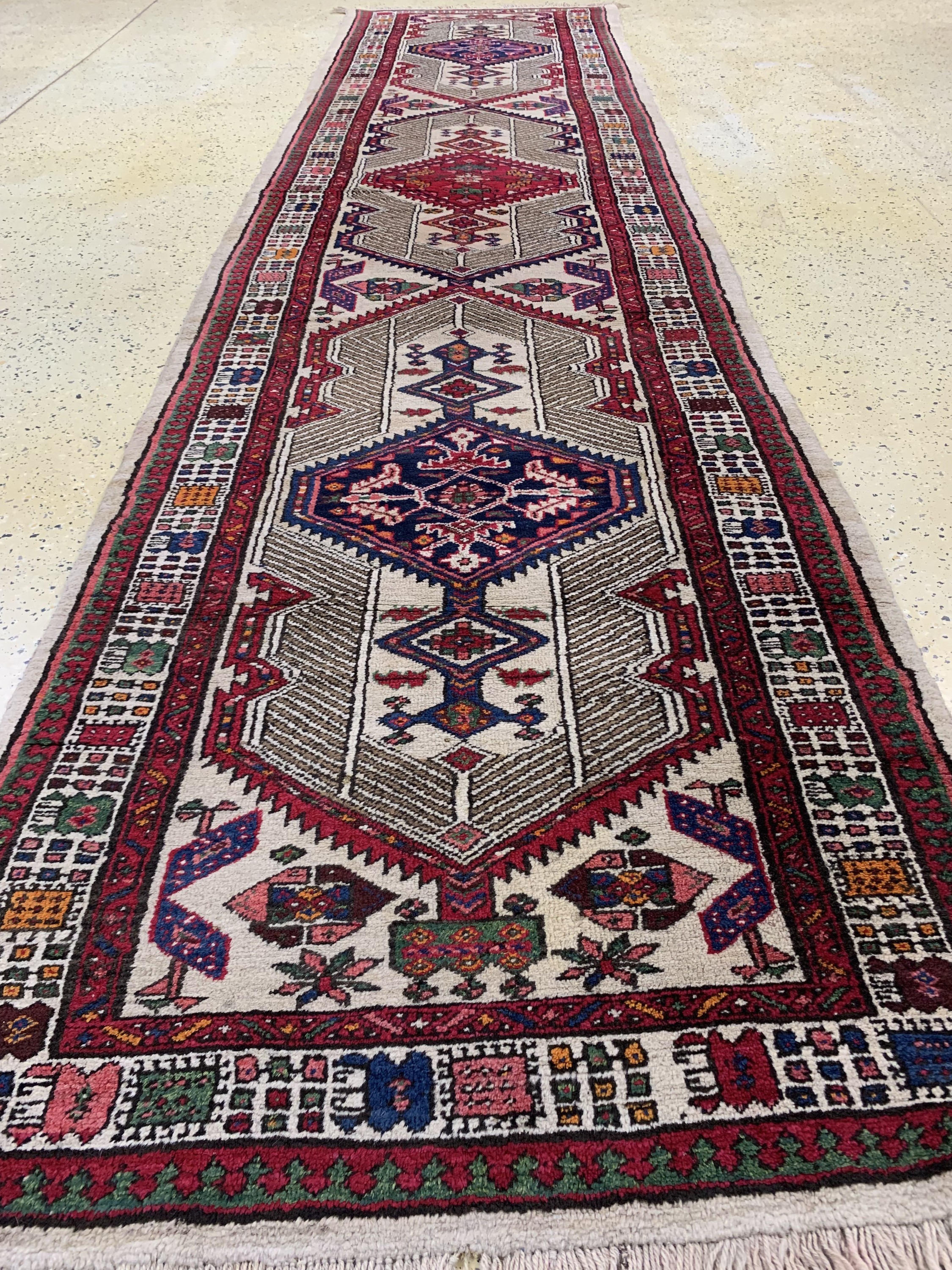 Detail d: Antiker Sarab, Persien, um 1900, Wolle auf Wolle, ca. 455 x 110 cm, EHZ: 2