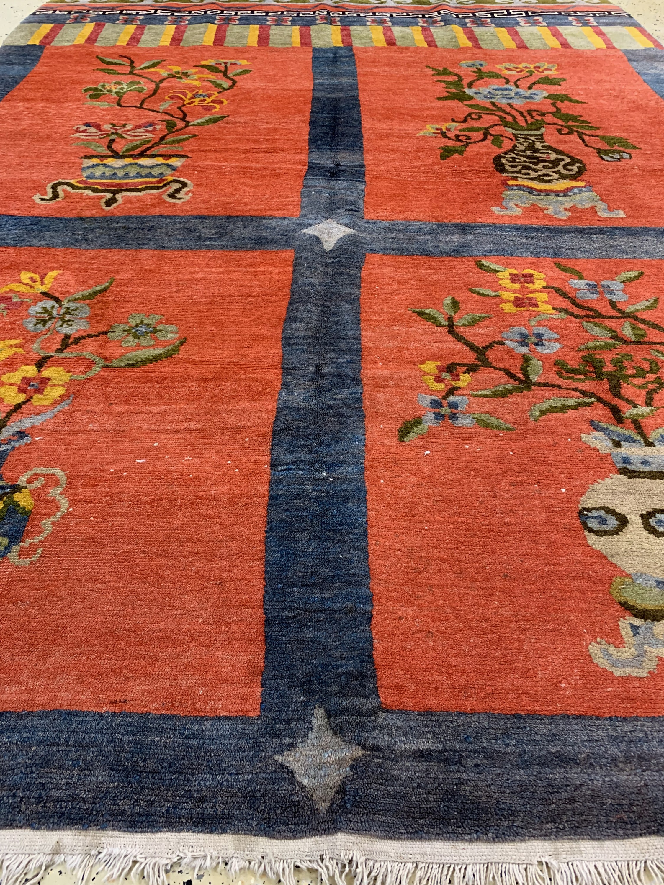 Detail e: Mongolischer Teppich, "Engsi Muster", Mitte20.Jhd, Wolle auf Baumwolle, ca. 285 x 212 cm,EHZ: 2-3
