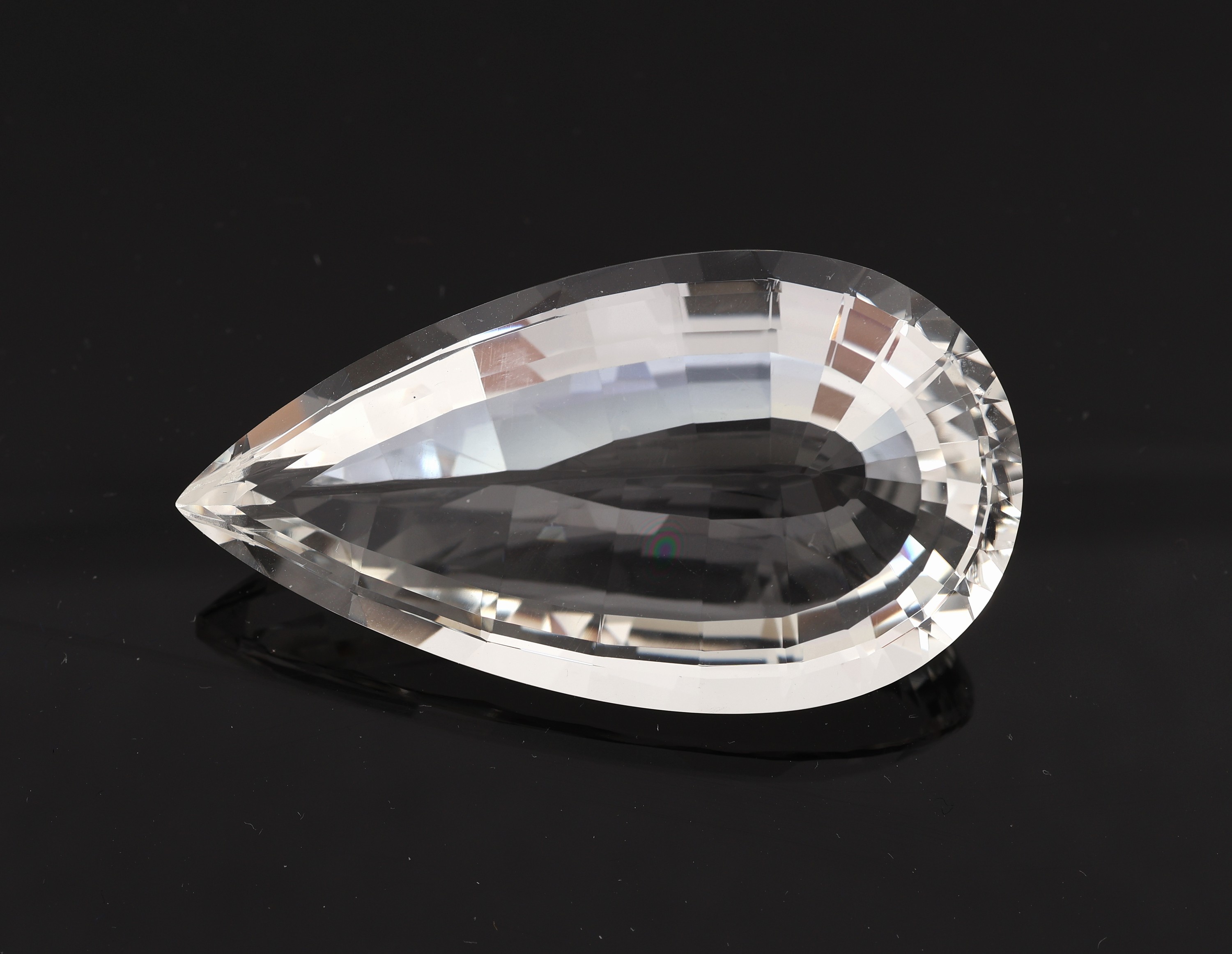 Bergkristall in Birnenform, feinste Qualität und Reinheit, ca. 53.6 x 30 mm, ca. 30.3 g, ca. 151.5 ct, Schmuck- und Sammlerstein, Unikat, ...