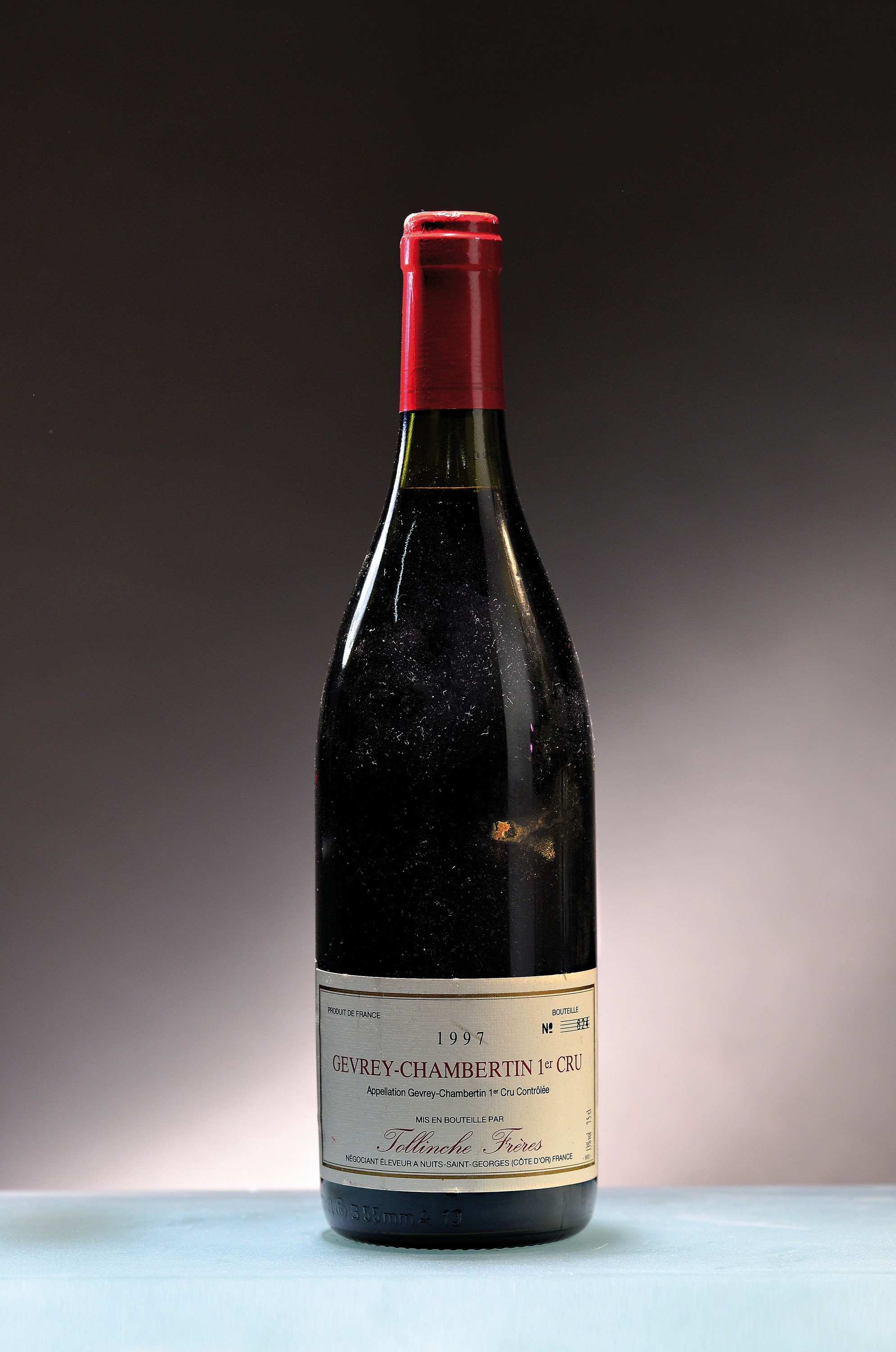 1997 Gevrey-Chambertin 1er Grand CRU, Appelation Gevrey-Chambertin, Tollinche Freres, 75cl., num. 824, wenig Schwund, H. 29.5 cm, nicht verkostet