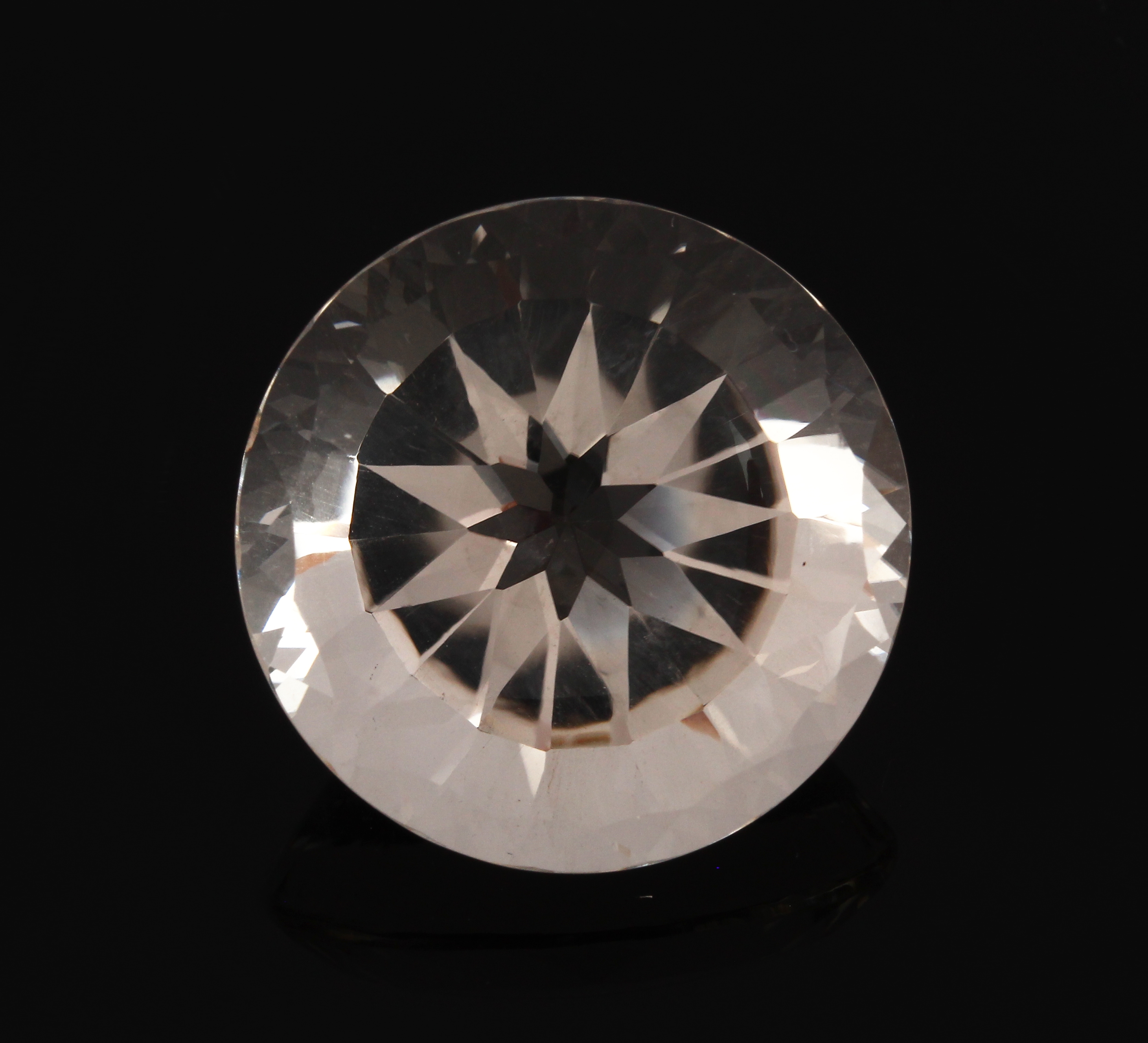 Runder Bergkristall, gemuggelte Tafel, feine Qualität und Reinheit, ca. 27 mm, ca. 13.9 g, ca. 69.5 ct, Schmuck- und Sammler- stein, Unikat, ...