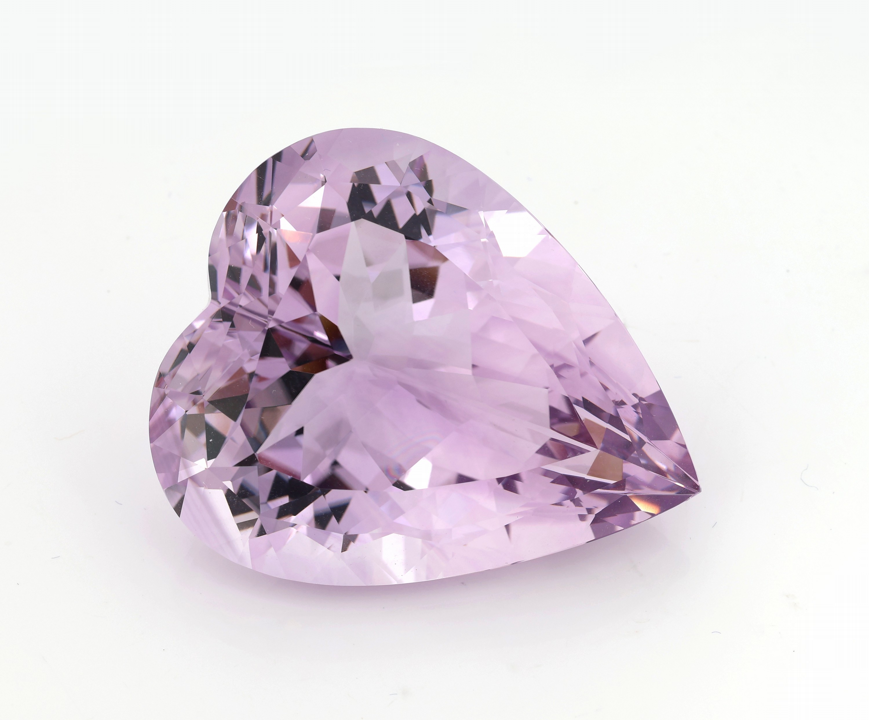 Detail a: Loser Amethyst, in Herzform, feine Qualität und Farbe, ca. 53.6 x 45 mm, ca. 67.2g, ca. 336 ct, Schmuck- und Sammlerstein, Unikat, Handarbeit, ...
