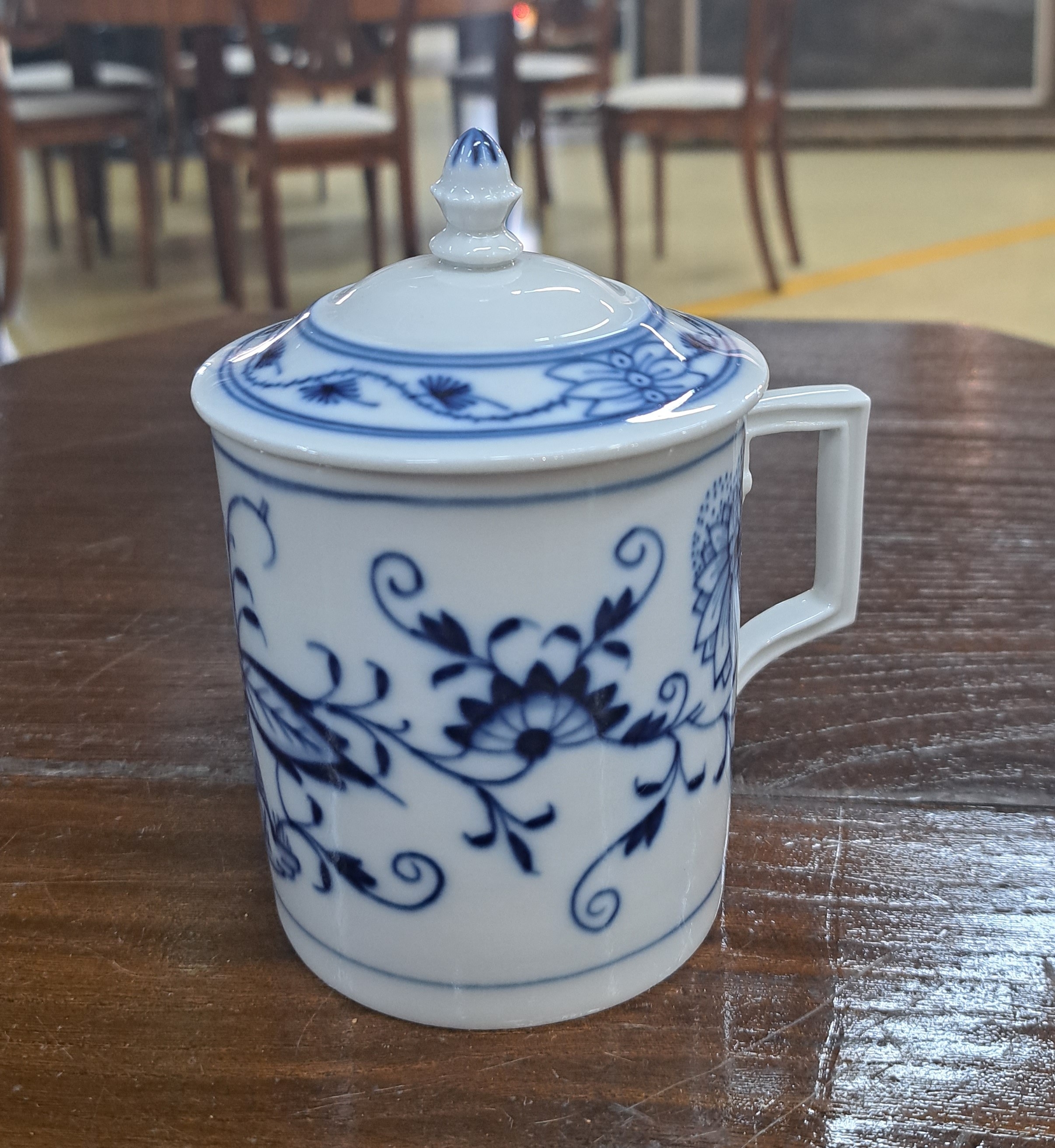 Detail i: 14 Teile Zwiebelmuster, Meissen, 19. und 20. Jh., Korbschale 25 cm, runde Schale 24 cm, 3 Dessertteller mit Durchbrucharbeit 15cm, Butterdose, ...