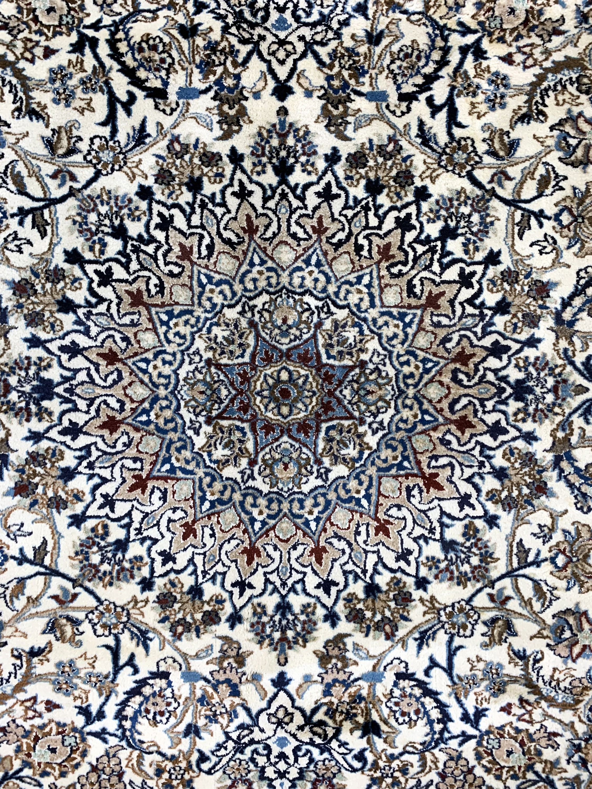Detail c: Nain, Persien, Ende 20.Jhd, Wolle auf Baumwolle, ca. 395 x 286 cm, EHZ: 2