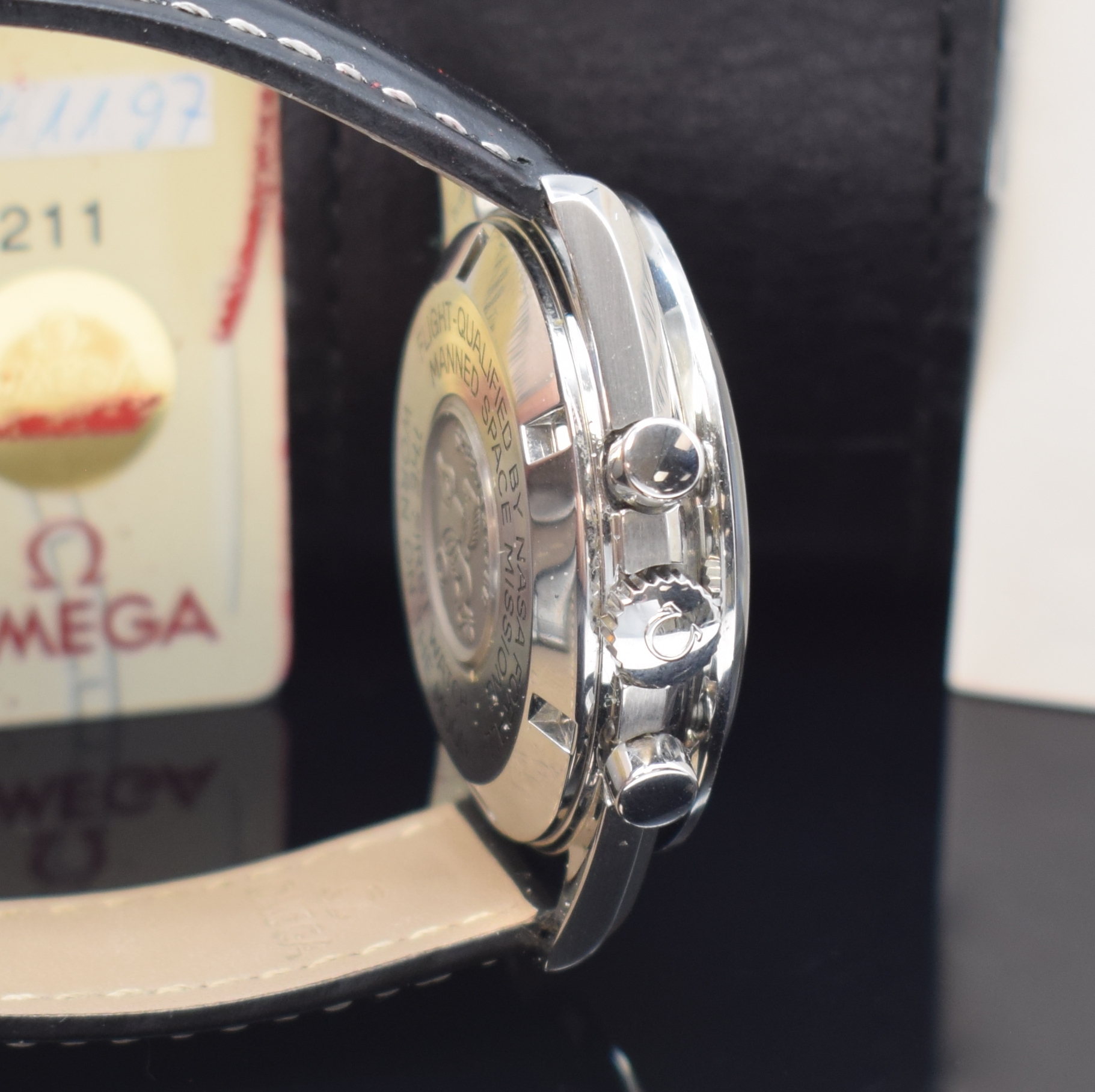 Detail c: OMEGA Speedmaster Herrenchronograph Referenz 145.0022 in Stahl, Schweiz verk. lt. beil. Pap. 11/1997, Handaufzug, verschr. Geh., orig. Lederband m. ...