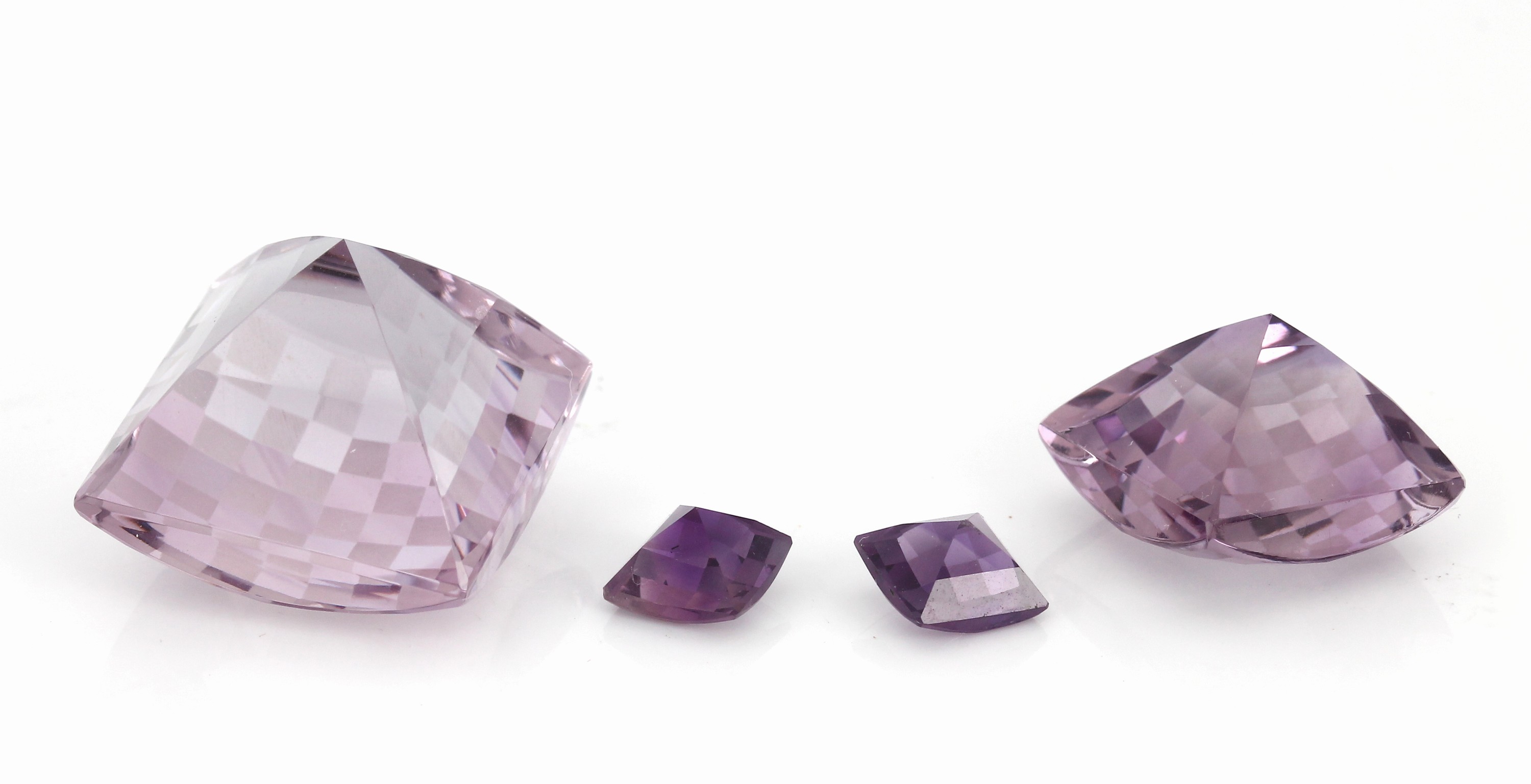 Detail a: Konvolut 4 lose Amethyste, im Schachbrett- schliff, feine Qualität und Farbe, geeignet für Anhänger, Ring und Paar Ohrringe, 1x ca. 53.5 ct, ca. ...