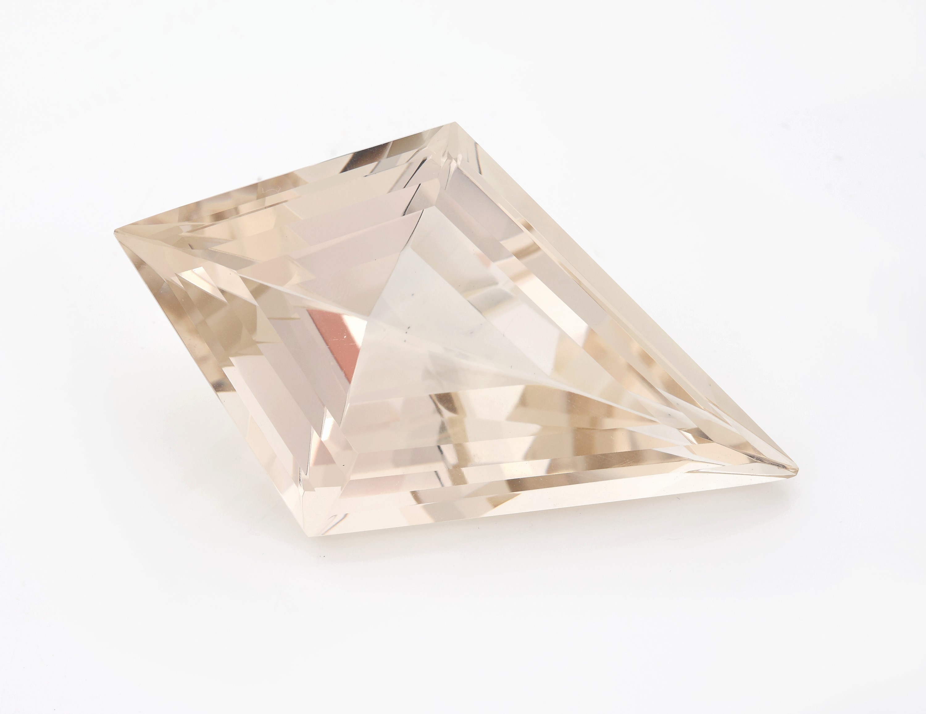 Loser Citrin, 4-eckige Drachenform, schwieriger Schliff, feinste hellgelbe Pastellfarbe und Reinheit, ca. 44.3 g, ca. 221.5 ct, ca. 68 x 40 mm, ...
