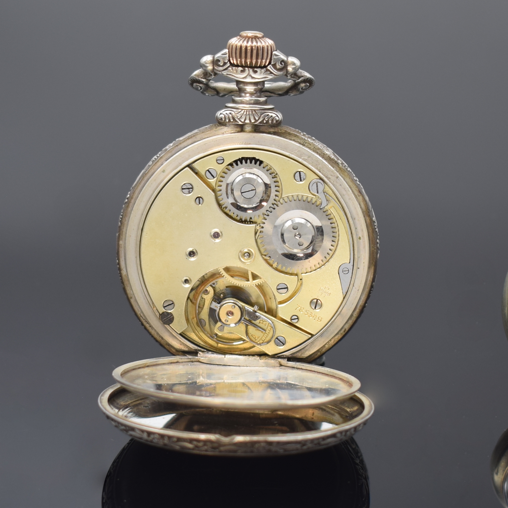Detail d: HEBDOMAS 8-Tage Taschenuhr und eine Savonette, Schweiz um 1905/1915, 1) Hebdomas offene Taschenuhr m. grav. Rückdeckel, Zifferbl. riss., arab. ...