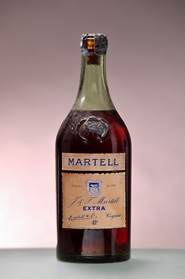 Image 26849583 - 1 Fl. J. & F. Martell Cordon Extra, 40%, Cognac, Plakette und Lackkapsel l. besch., ...