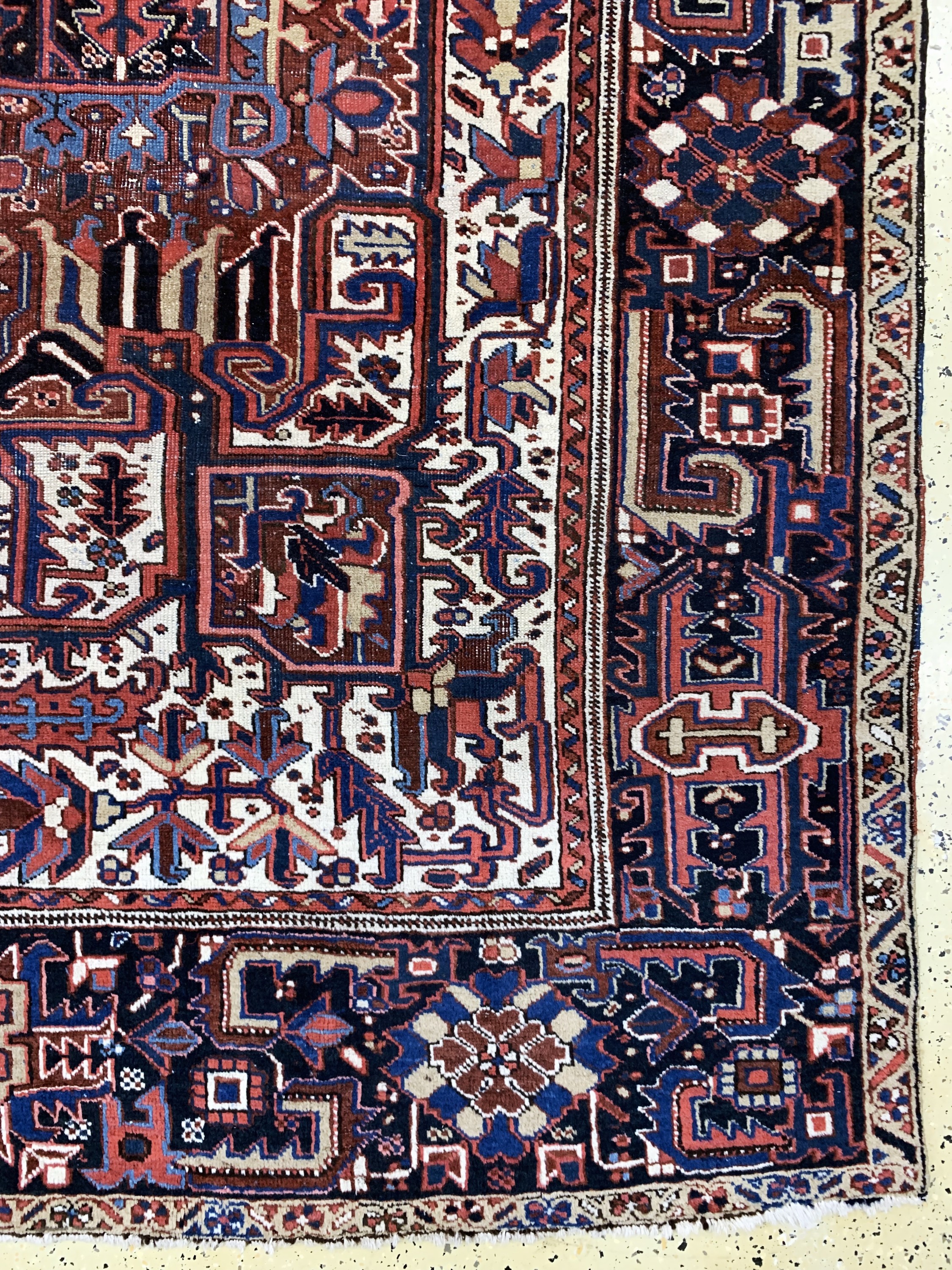 Detail a: Heriz antik, Persien, um 1900, Wolle auf Baumwolle, ca. 380 x 279 cm, alter Mottenfraß,EHZ: 4