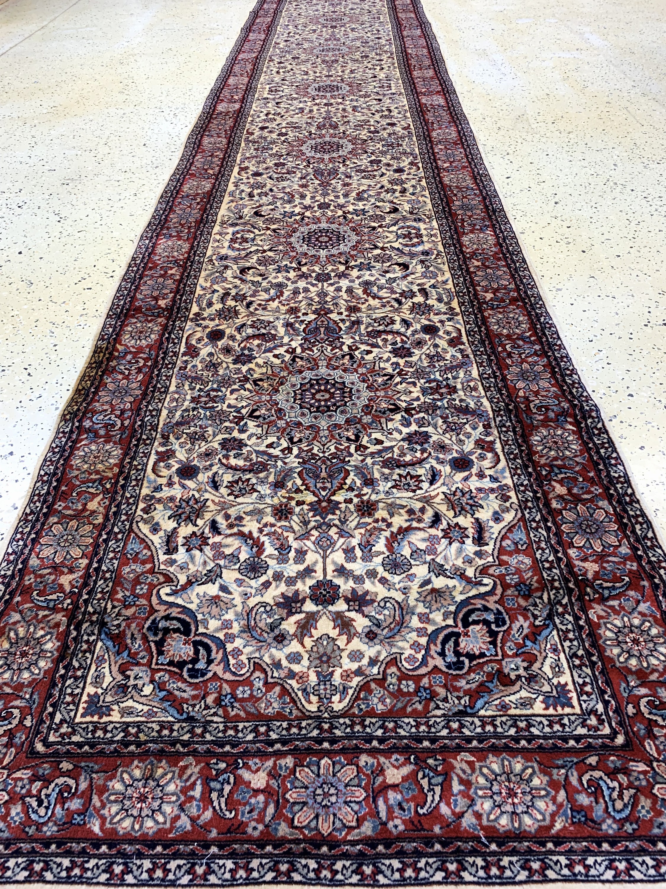 Detail d: Esfahan fein, China, Ende 20.Jhd, Korkwolleauf Baumwolle, ca. 504 x 91 cm, EHZ: 2
