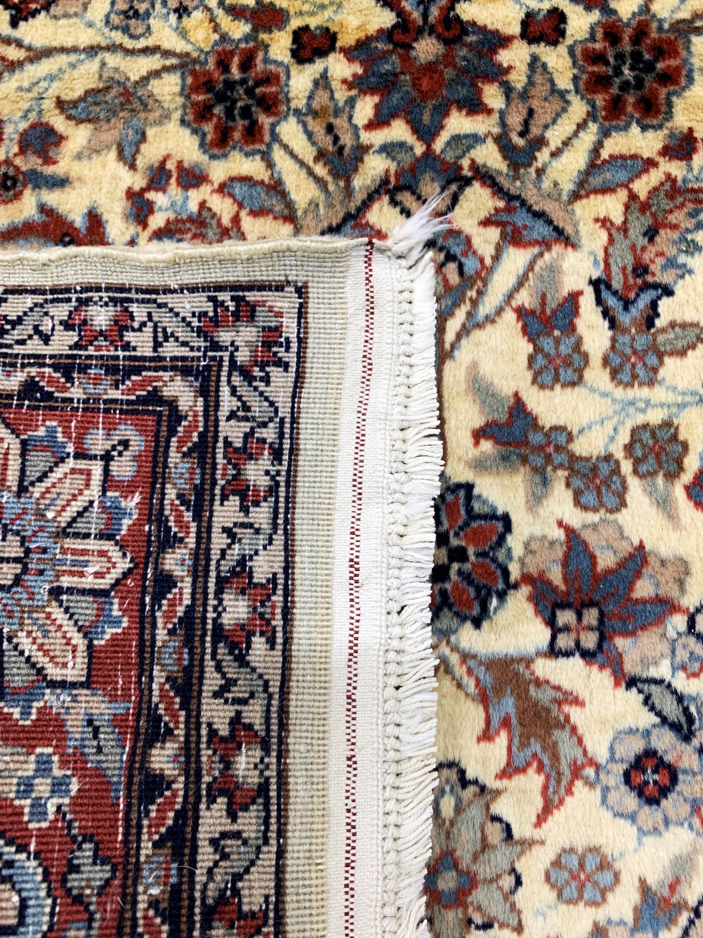 Detail e: Esfahan fein, China, Ende 20.Jhd, Korkwolleauf Baumwolle, ca. 504 x 91 cm, EHZ: 2