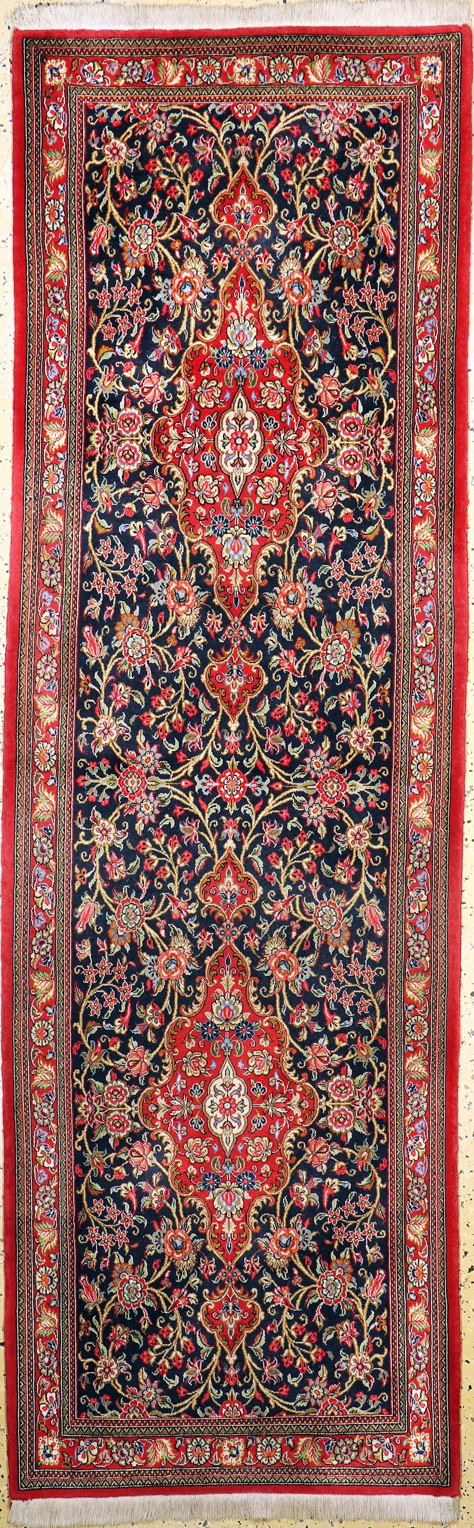 Ghom Kork, Persien, Ende 20.Jhd, Korkwolle auf Baumwolle, ca. 260 x 83 cm, EHZ: 2