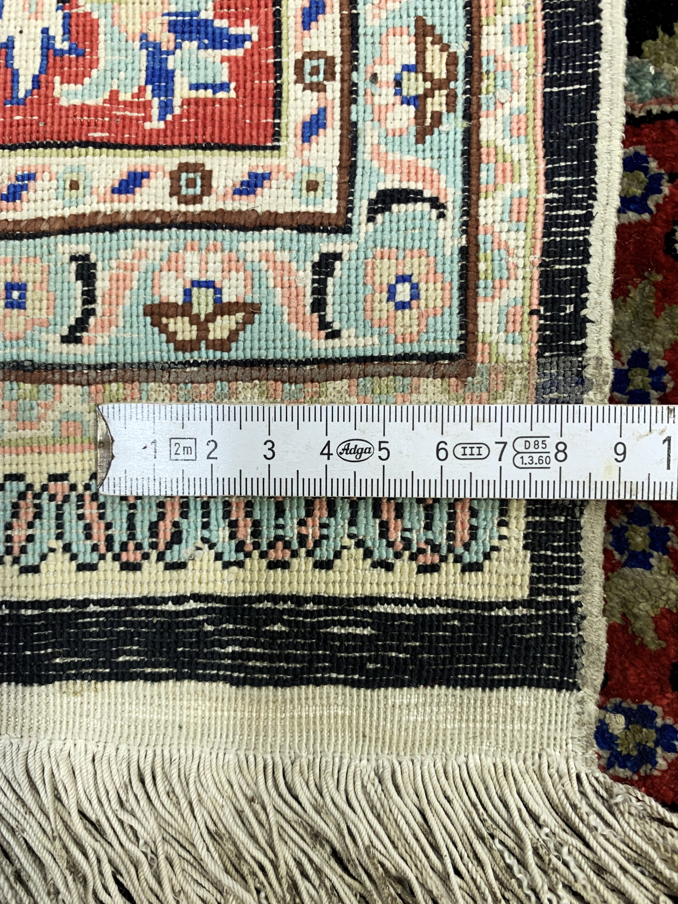 Detail e: Hereke Seide fein, China, Ende 20.Jhd, reine Naturseide, ca. 188 x 120 cm, verfärbt, EHZ: 2