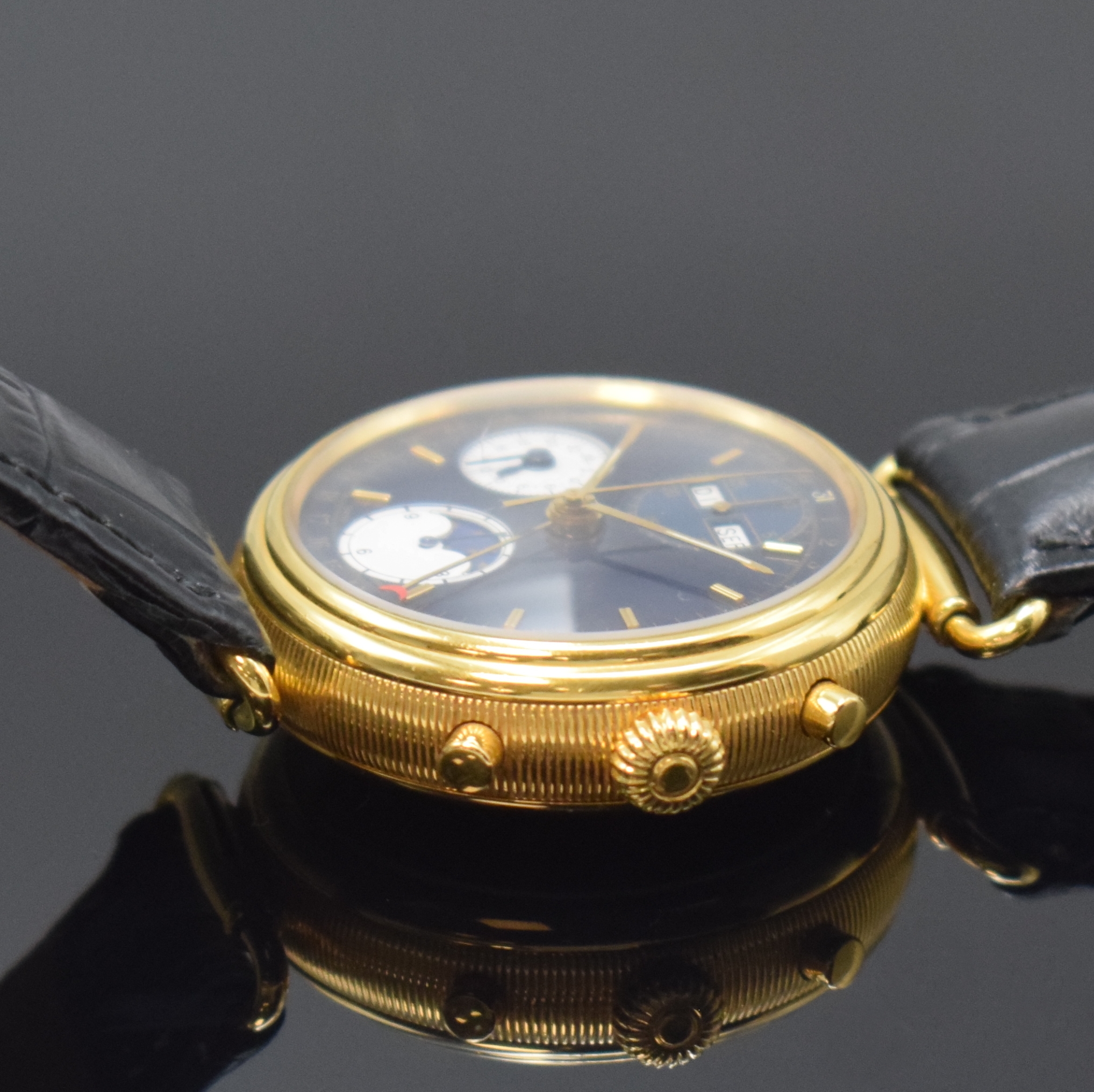Detail c: Herrenarmbanduhr mit Chronograph und Vollkalender, Schweiz um 1995, Automatik, beids. vergl. Geh., Boden aufgedr., Korrekturdrücker seitl. im Geh. ...