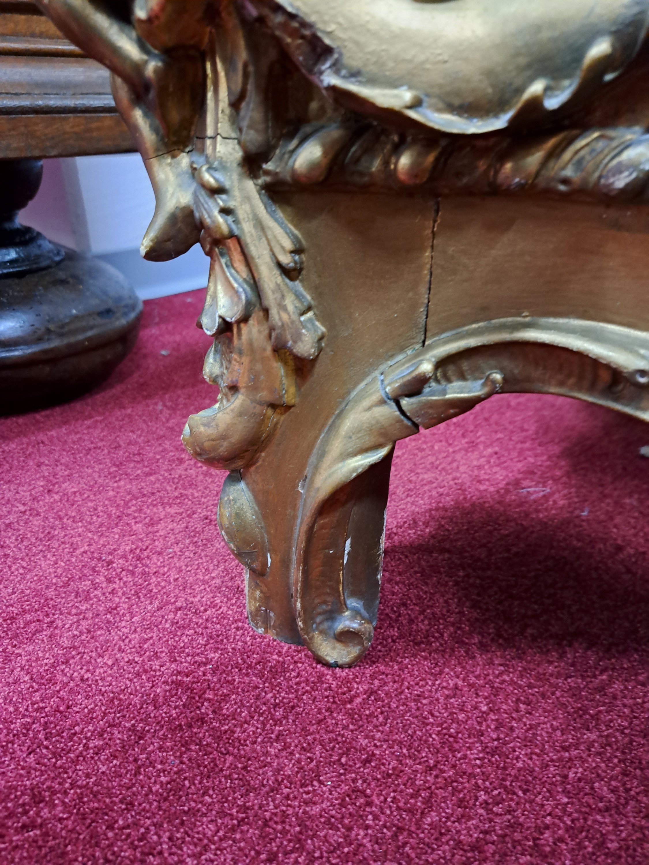 Detail e: Monumentaler Standspiegel mit Konsole, Frankreich, um 1860, aufwendige Stuckarbeiten u.a. mit Putti u. floraler Ornamentik, sowie Rocaillen, Konsole ...