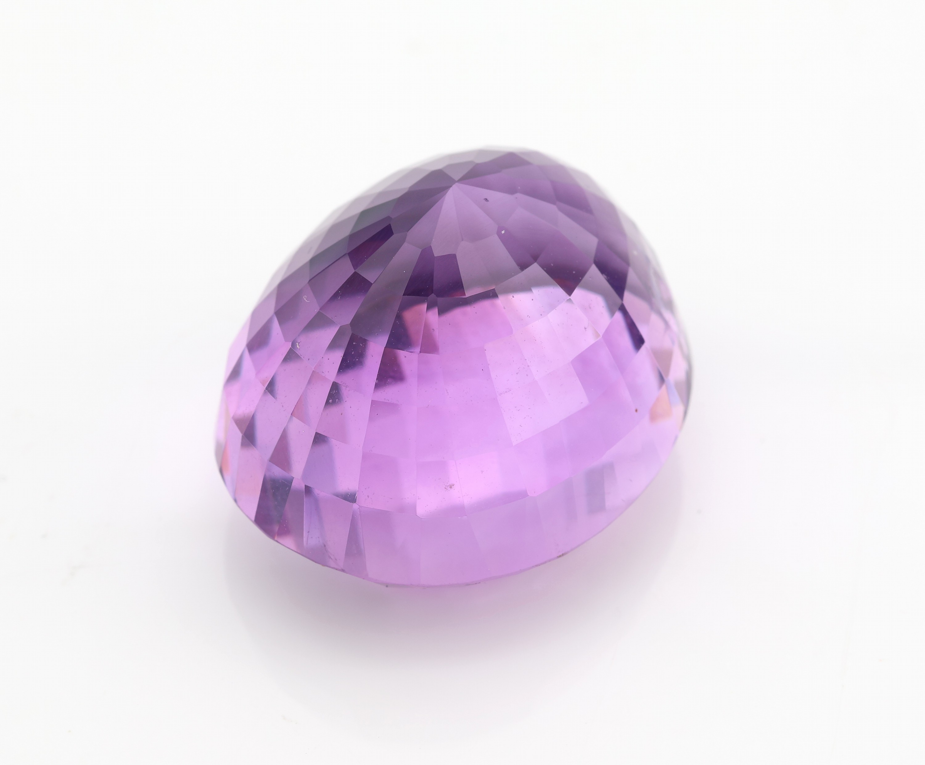 Detail a: Loser Amethyst, ca. 79.8 ct, ovalfacett., schöne Farbe