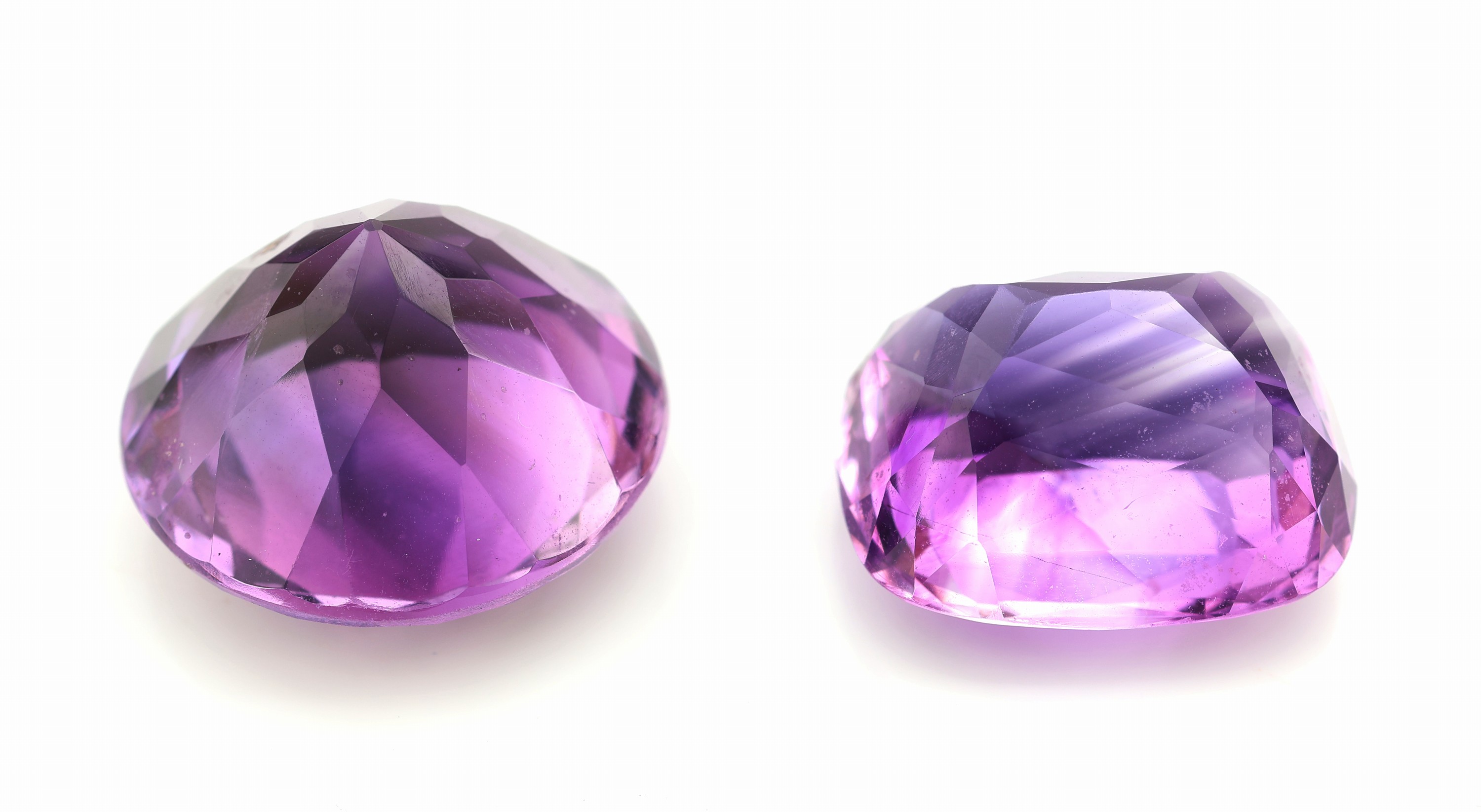 Detail a: Lot 2 lose Amethyste, zus. ca. 34.8 ct, 1x ovalfacett., 1 x Kissenschliff