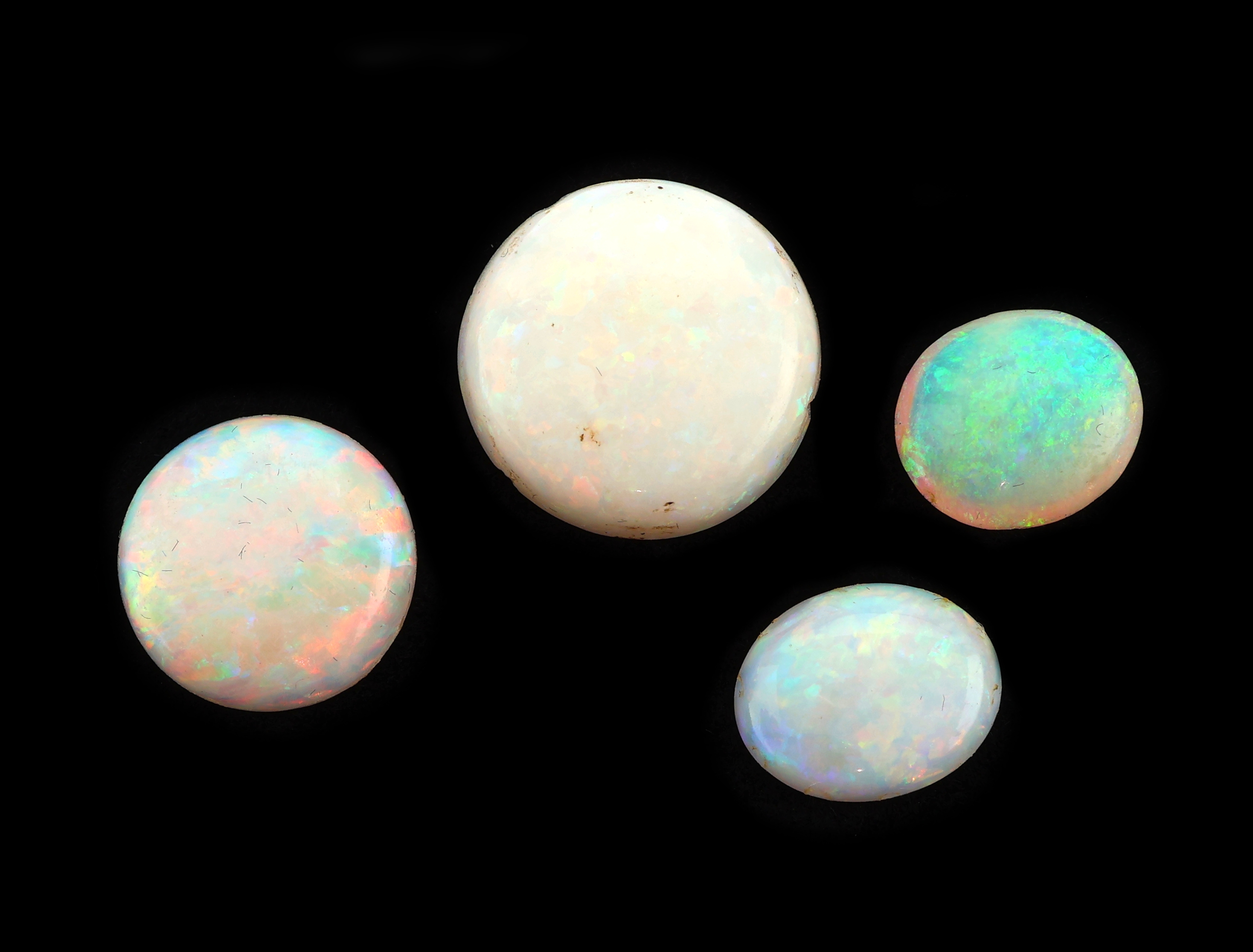 Lot 4 lose Opal, zus. ca. 10.9 ct, Cabochons in versch. Größen