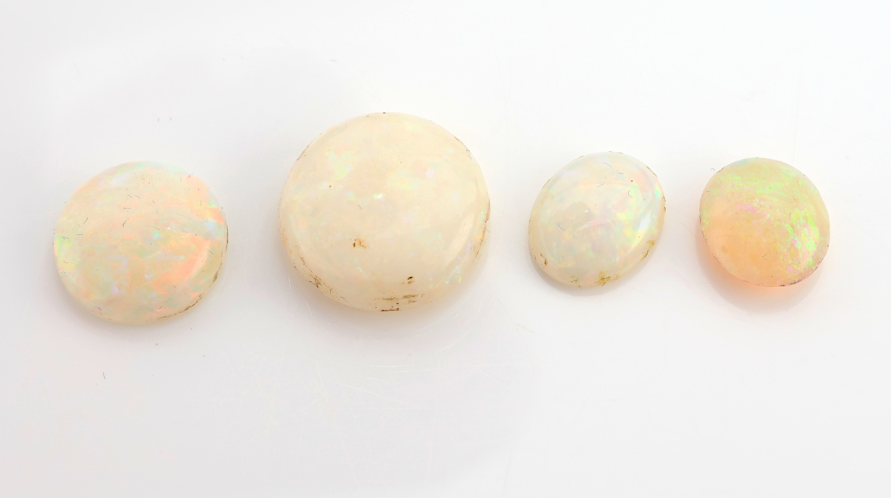 Detail a: Lot 4 lose Opal, zus. ca. 10.9 ct, Cabochons in versch. Größen