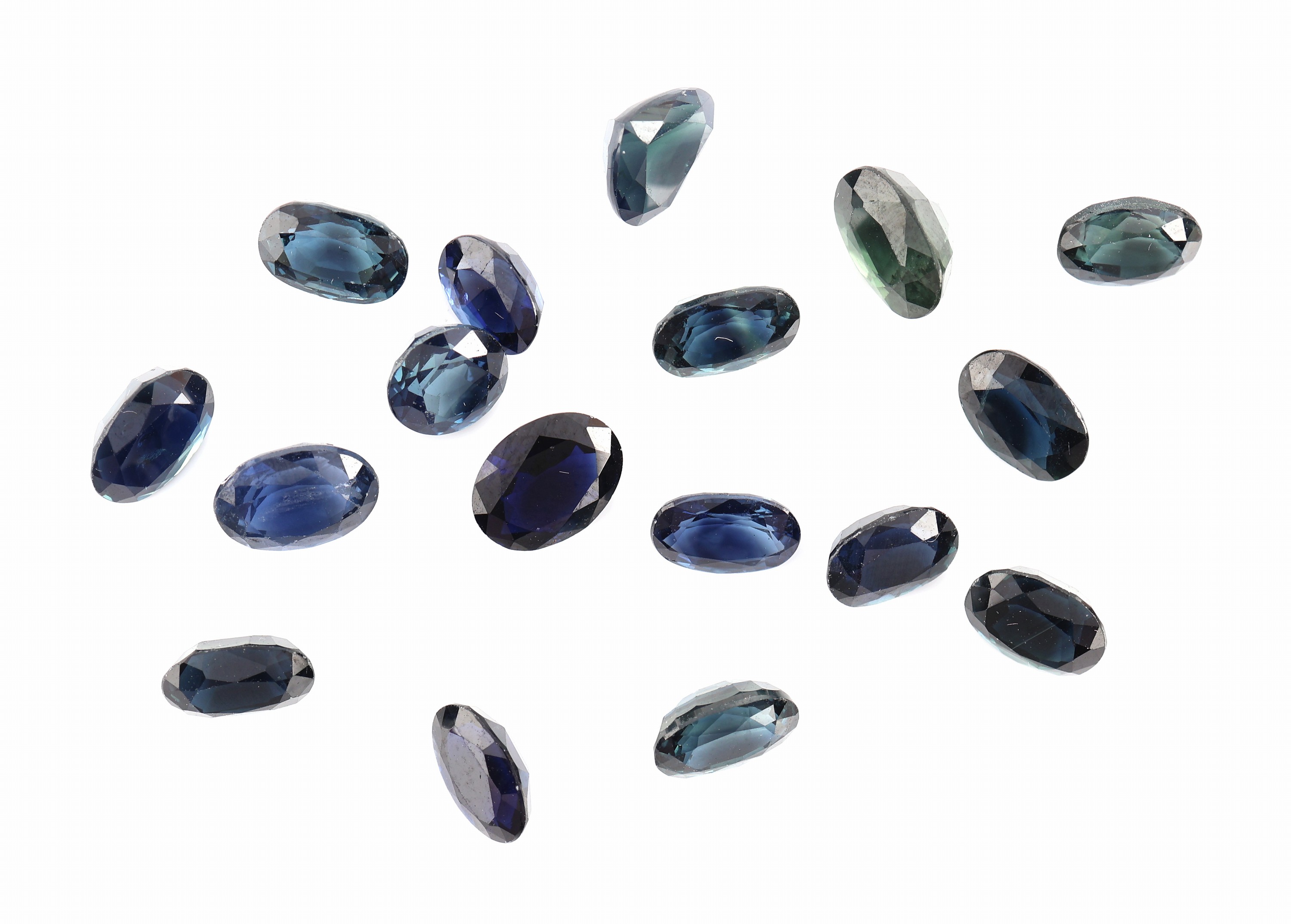 Lot lose Saphire, ca. 12.29 ct, ovalfacett. in versch. Größen und Farbnuancen, Ausfassware