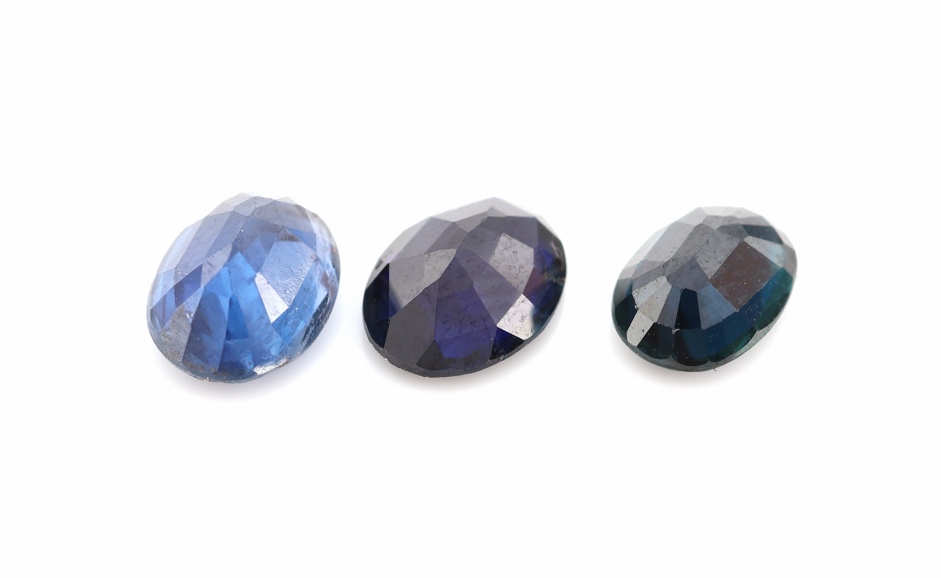 Detail b: Lot lose Saphire, ca. 12.29 ct, ovalfacett. in versch. Größen und Farbnuancen, Ausfassware