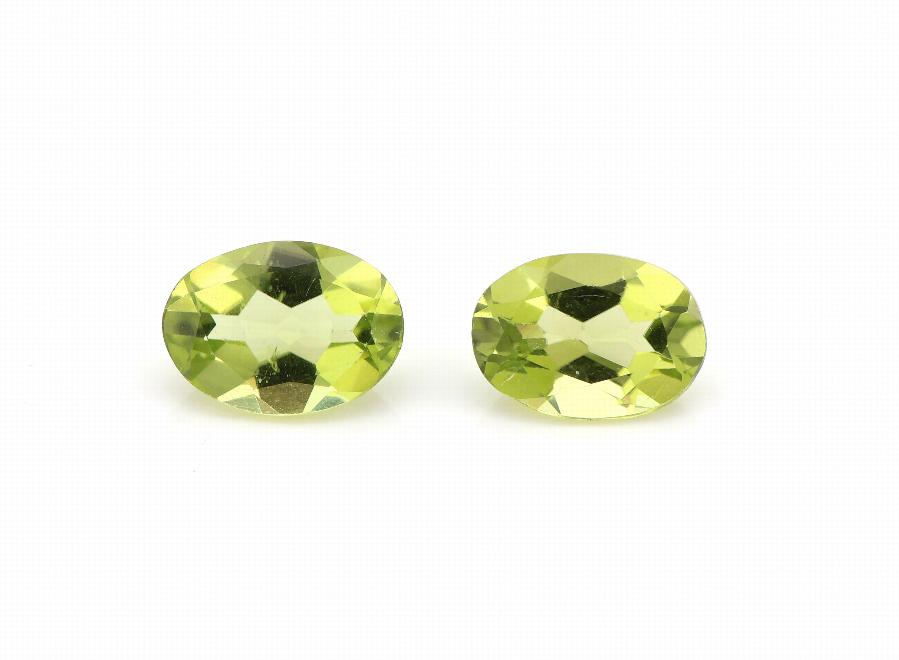 Detail a: Lot lose Peridots, zus. ca. 16.67 ct, ovalfacett.