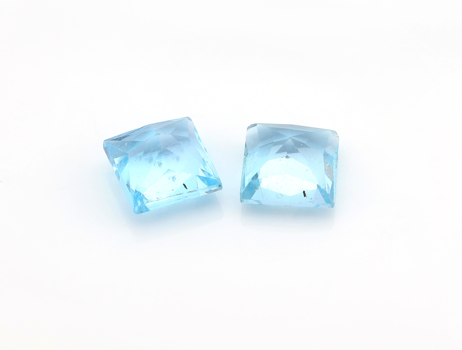 Detail b: Lot lose Blautopase, zus. ca. 13.78 ct, facett. Carrees, behandelt