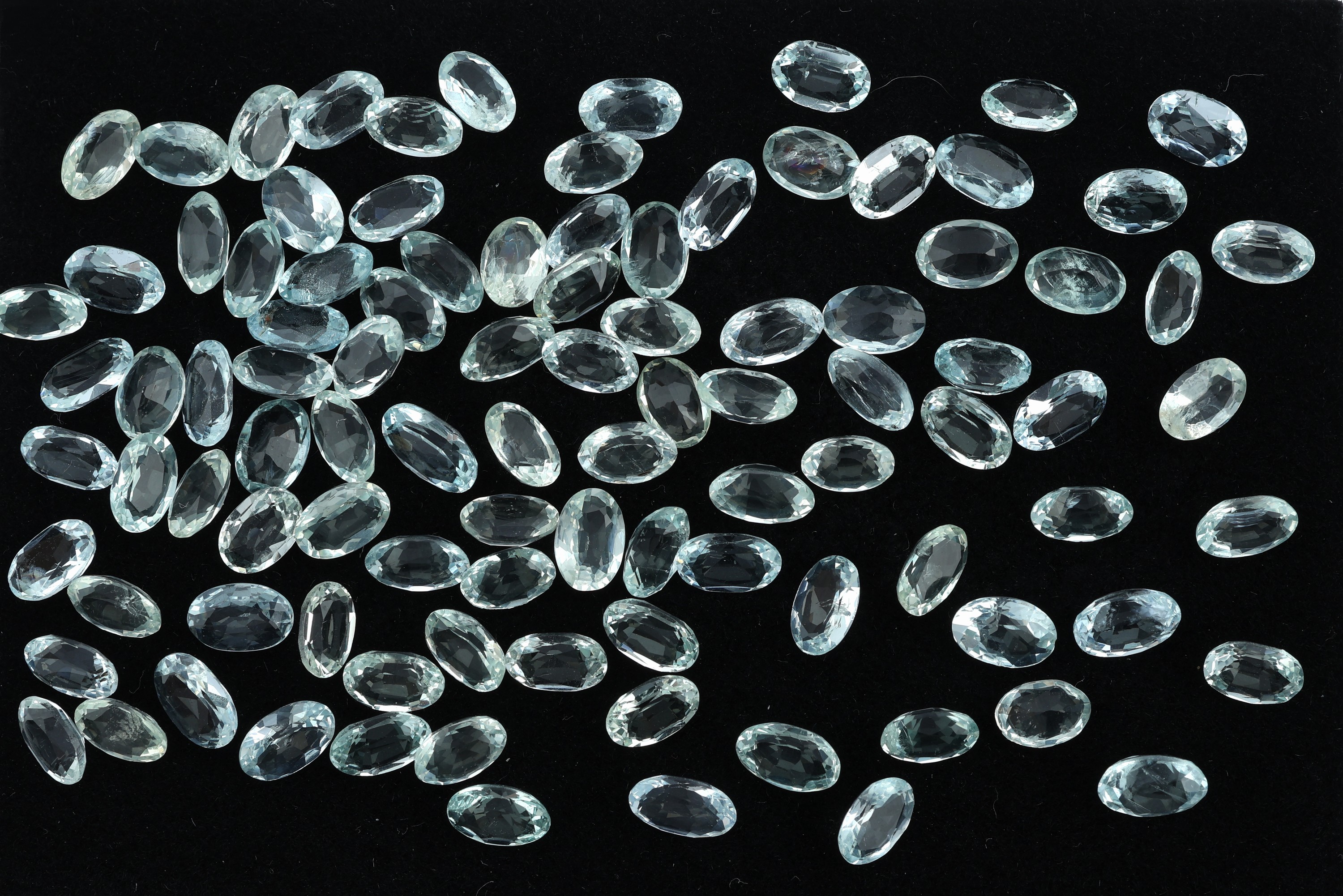 Detail a: Lot lose Aquamarine, zus. ca. 36.7 ct, ovalfacett., versch. Größen und Farbnuancen