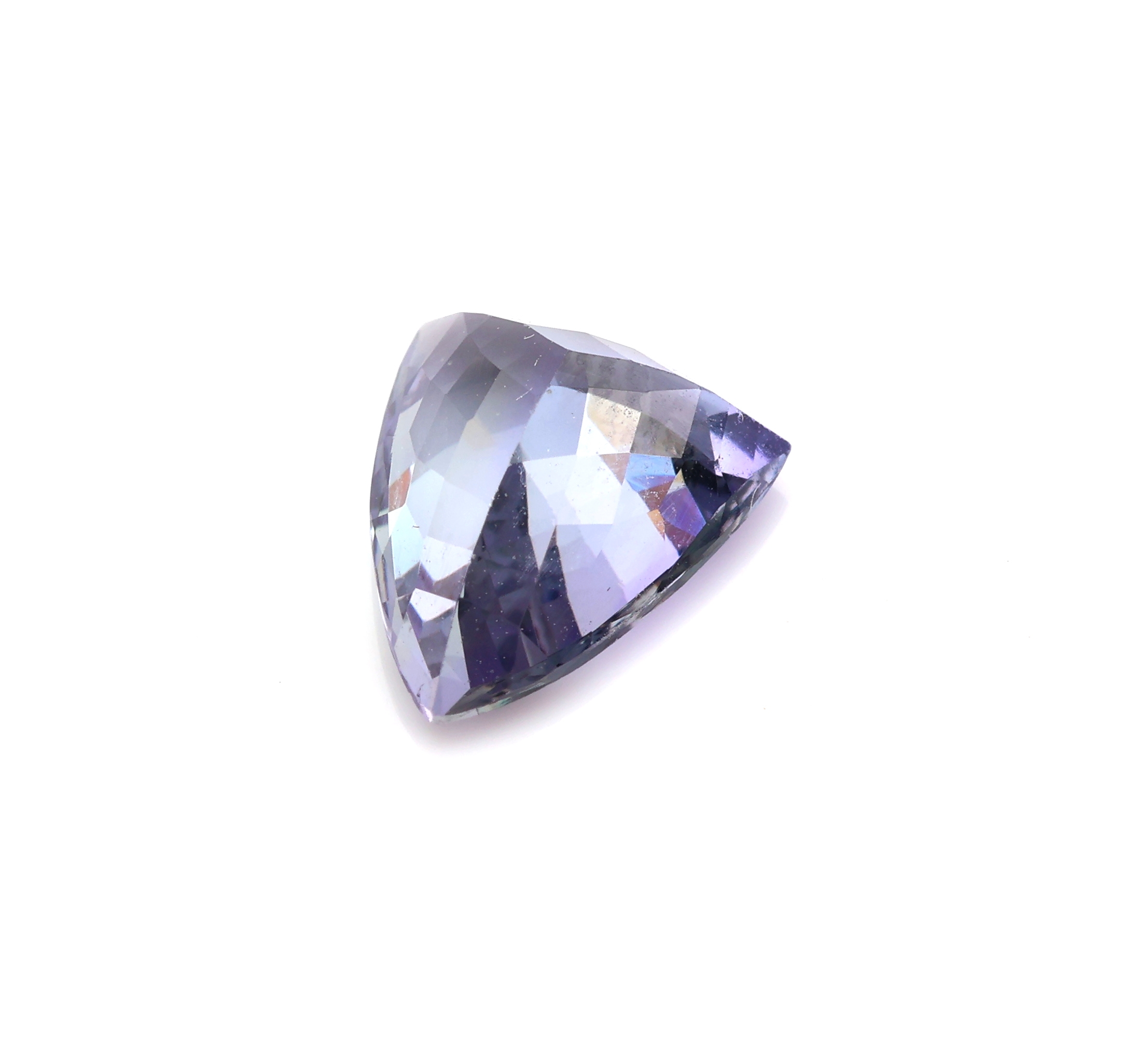 Detail b: Loser Tansanit, ca. 1.58 ct, facett. Triangel