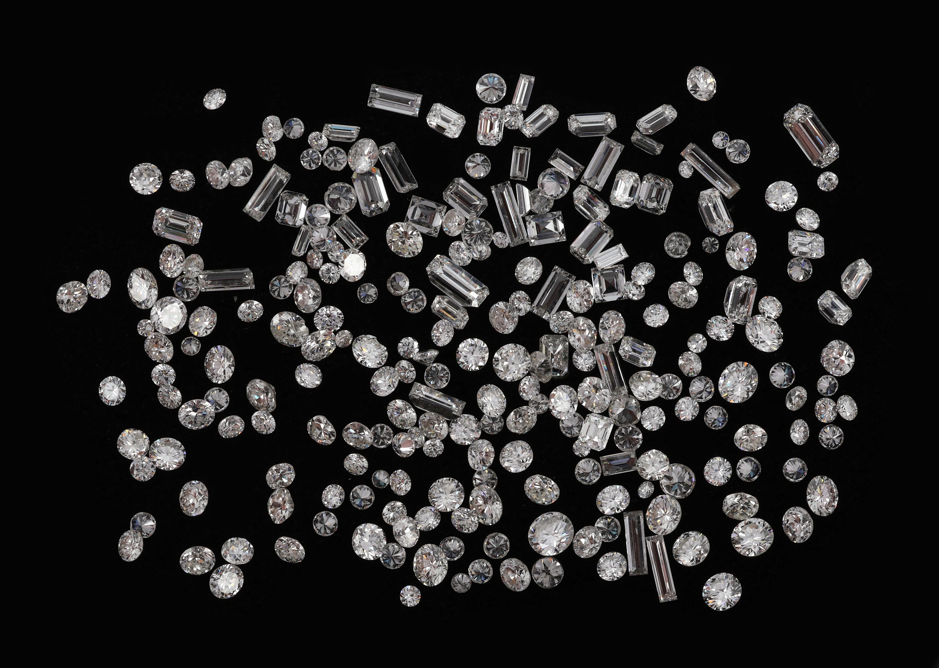 Lot lose Diamanten zus. 17.78 ct feines Weiß- Weiß/vs-p, Brillanten in versch. Größen zus. 11.58 ct, Baguettes und Radianten zus. 6.20 ct, ...
