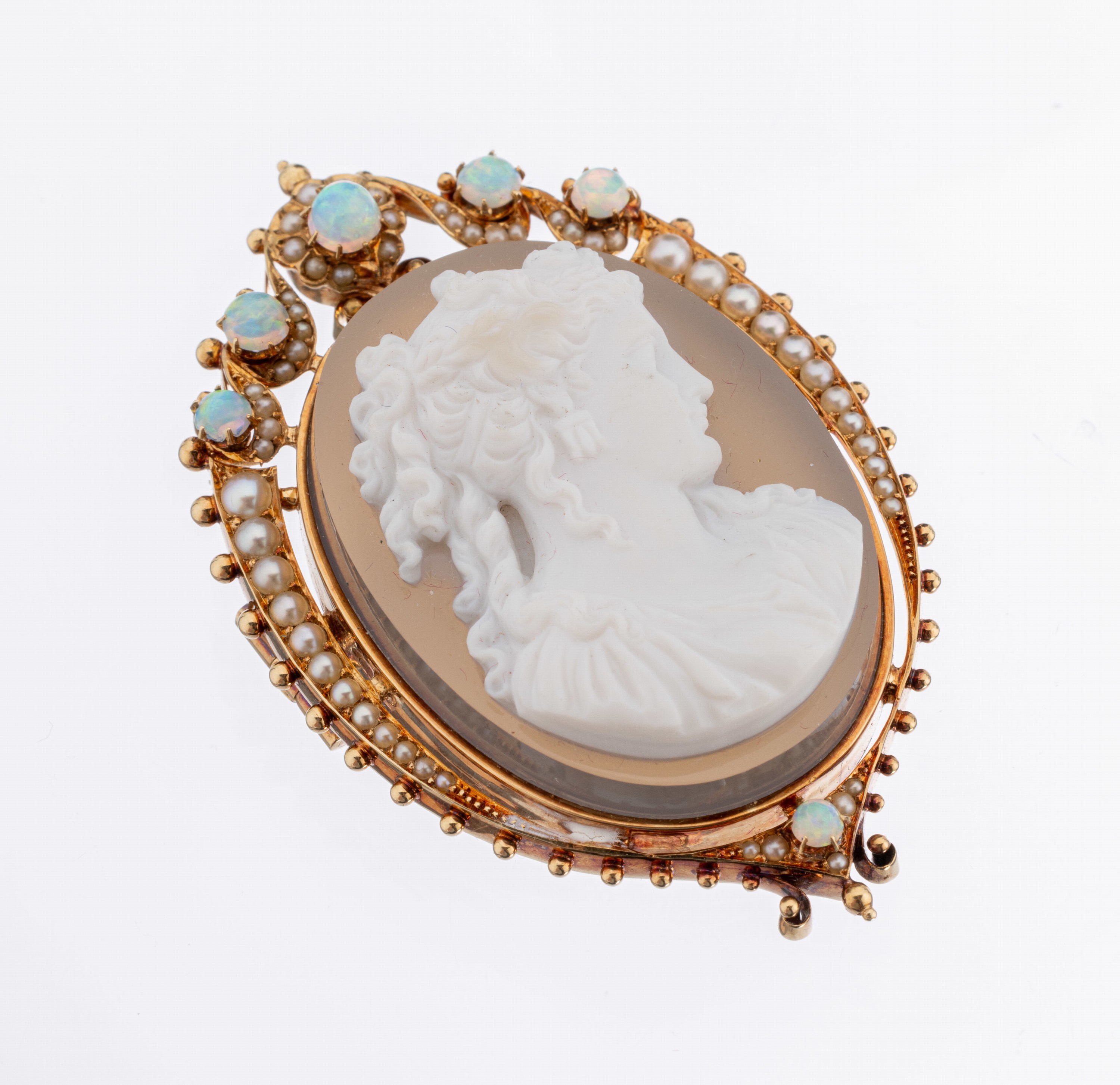 14 kt Gold Lagensteinkamee-Brosche mit Opal und Perlchen, 1960er Jahre, RG 585/000gepr., Lagensteinkamee mit sehr gutem Schnitt,Frauenportrait, 6 ...