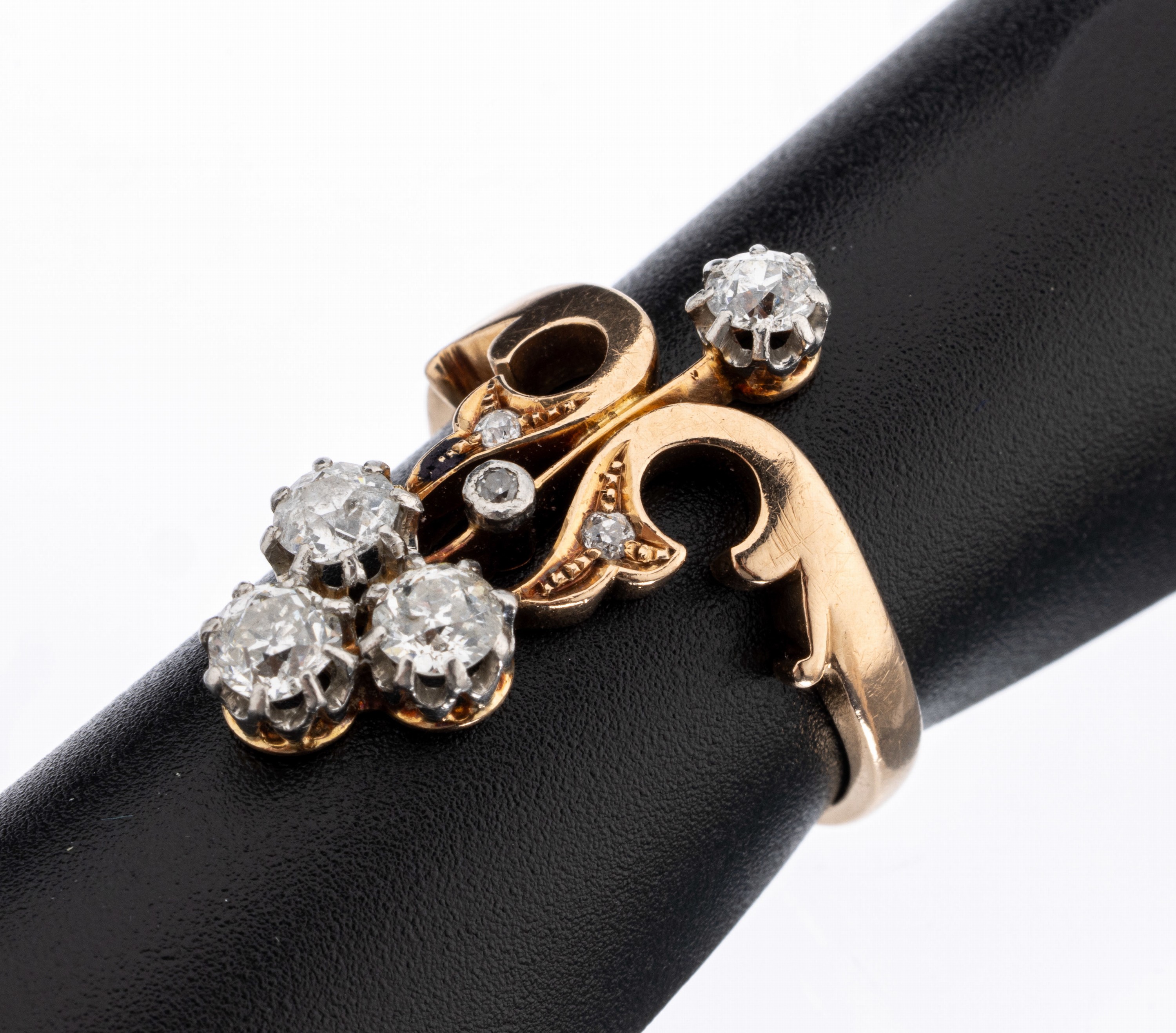 14 kt Gold Diamant-Ring, RG 585/000, in der Art des Jugendstils, 7 Altschliffdiamanten zus. ca. 0.70 ct Weiß- l.get.Weiß/p, ca. 5.2 g, RW 54