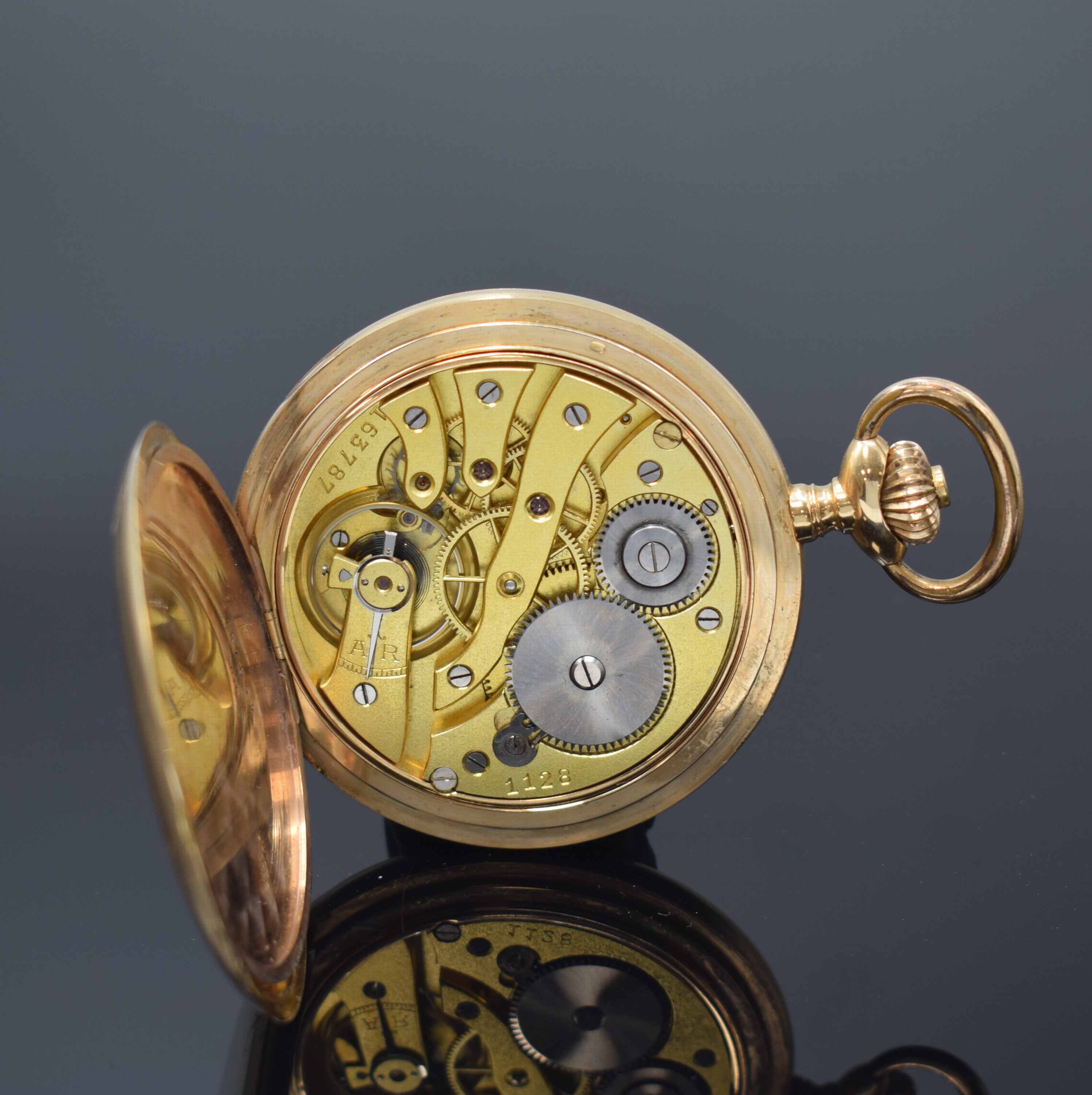 Detail f: Herrensavonette in GG 585/000, Schweiz um 1910, glattes Geh. dell., Metallcuvette, Emailzifferbl. m. arab. Zahlen bei 1 l. besch., gold. Zeiger, kl. ...