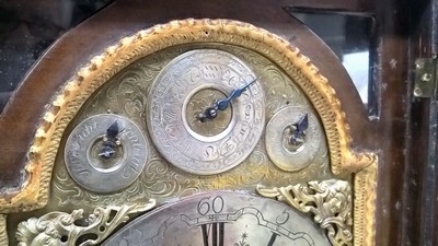 26850805d - Barockuhr, Joh(ann) Michael Riedl, Linz, Mitte 18 Jh., Nußbaumgehäuse, ...