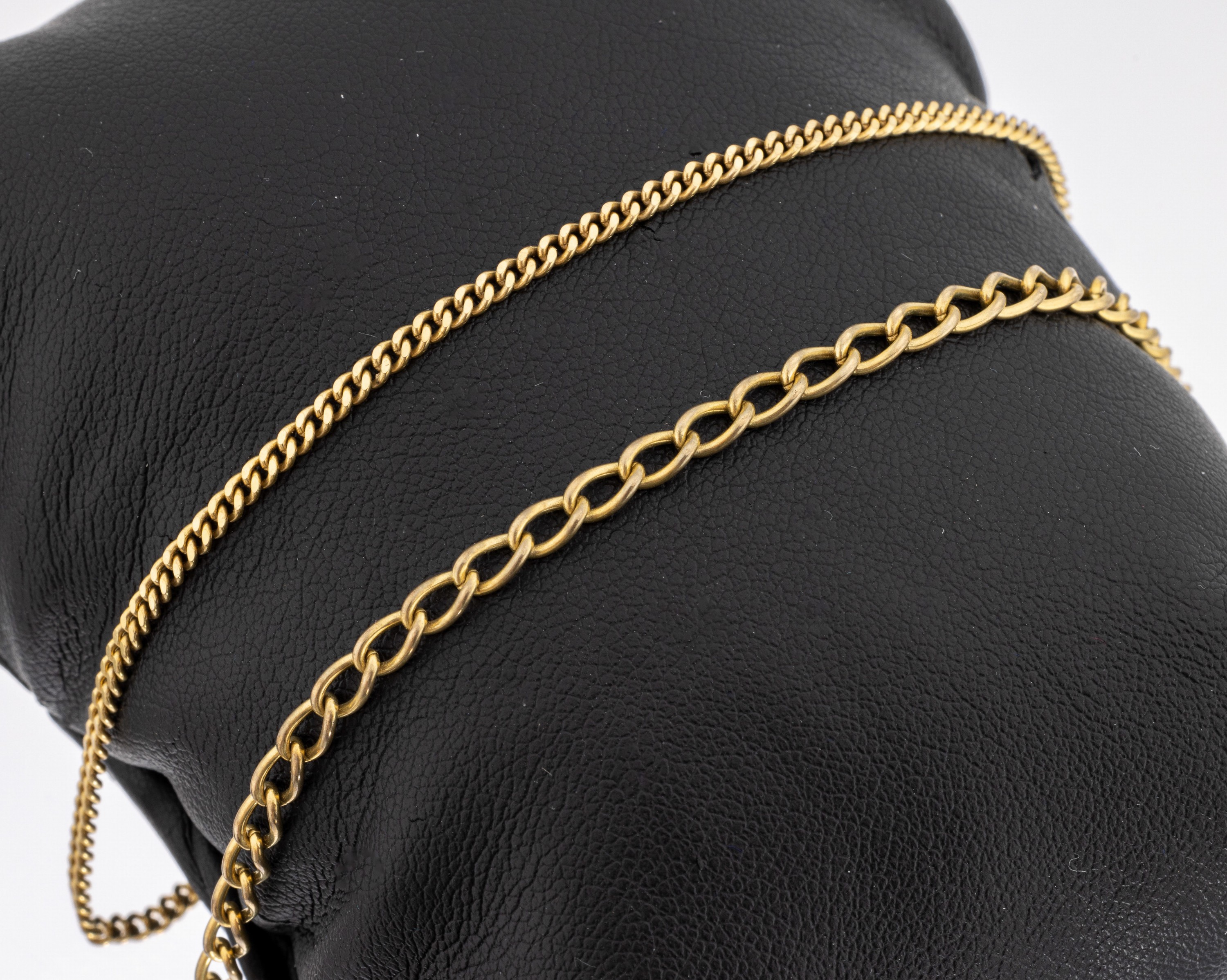 Konvolut 2 8 kt Gold Armbänder, GG 333/000,zus. ca. 5.4 g, L. ca. 18 und 20 cm, Federring-schließen