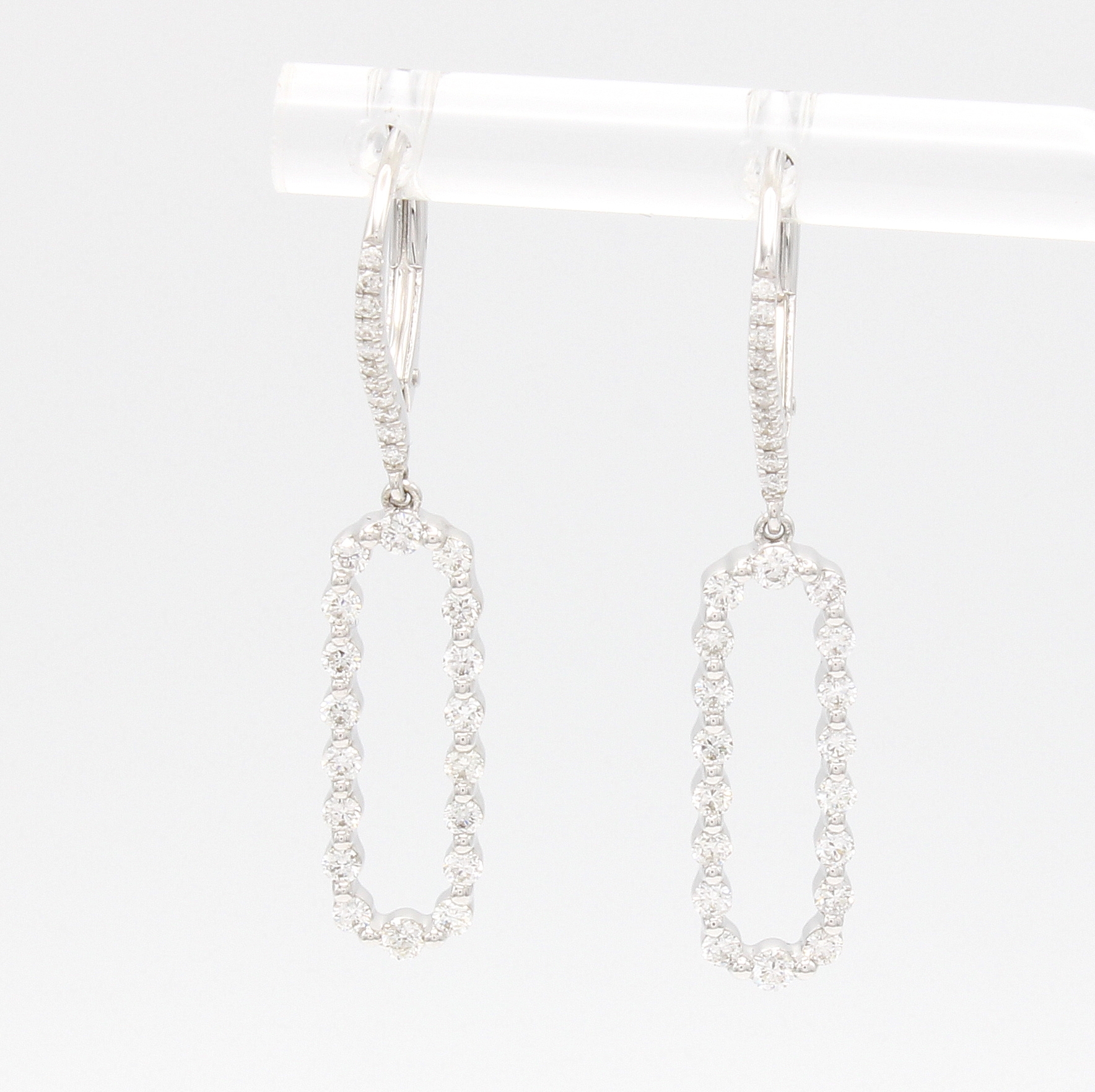 Image 26851770 - Paar Ohrgehänge mit Brillanten, WG 750/000, ovale Abhängungen, 58 Brill. zus. ca. 0.78 ...