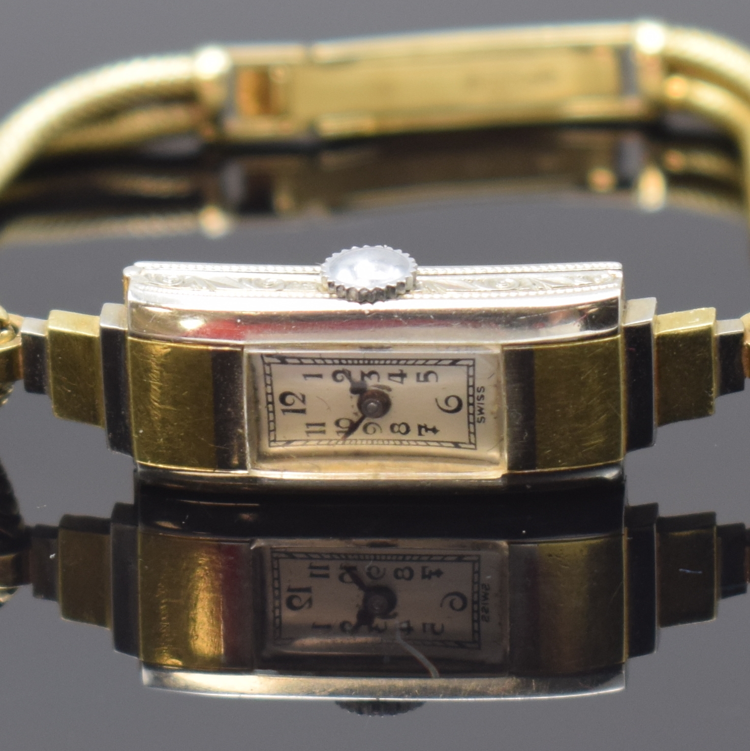 Detail a: Art-Deco Damenarmbanduhr in WG/GG 750/000, Handaufzug, Schweiz um 1930, Goldband in GG 585/000, Scharnierboden, silb. Zifferbl. m. arab. Zahlen, ...