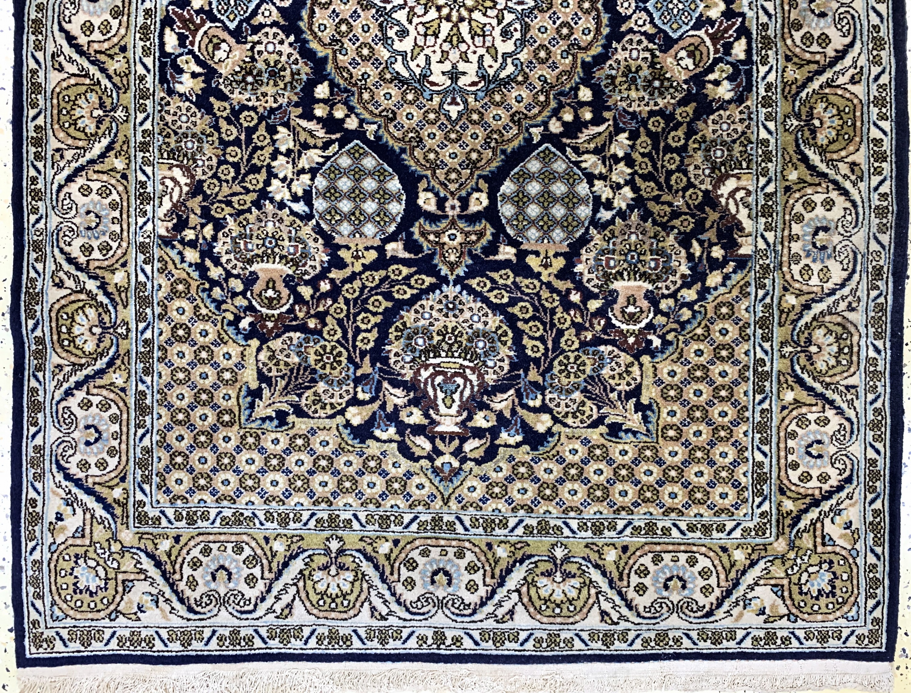 Detail b: Ghom Kork, Persien, Mitte 20.Jhd, Korkwolleauf Baumwolle, ca. 159 x 103 cm, Reinigungsbedürftig, EHZ: 2