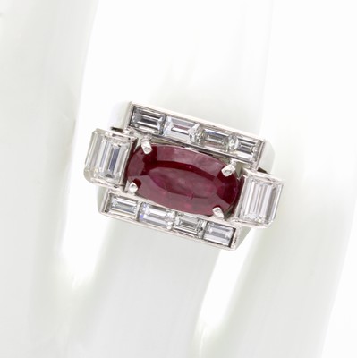 26851719a - Ring mit Burma-Rubin und Diamanten, WG 750/000, fac., unbehandelter Rubin ca. 3.70 ctu. ...