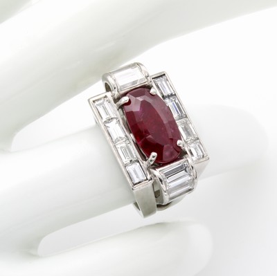 26851719b - Ring mit Burma-Rubin und Diamanten, WG 750/000, fac., unbehandelter Rubin ca. 3.70 ctu. ...