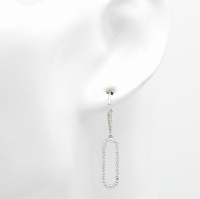 26851770a - Paar Ohrgehänge mit Brillanten, WG 750/000, ovale Abhängungen, 58 Brill. zus. ca. 0.78 ...