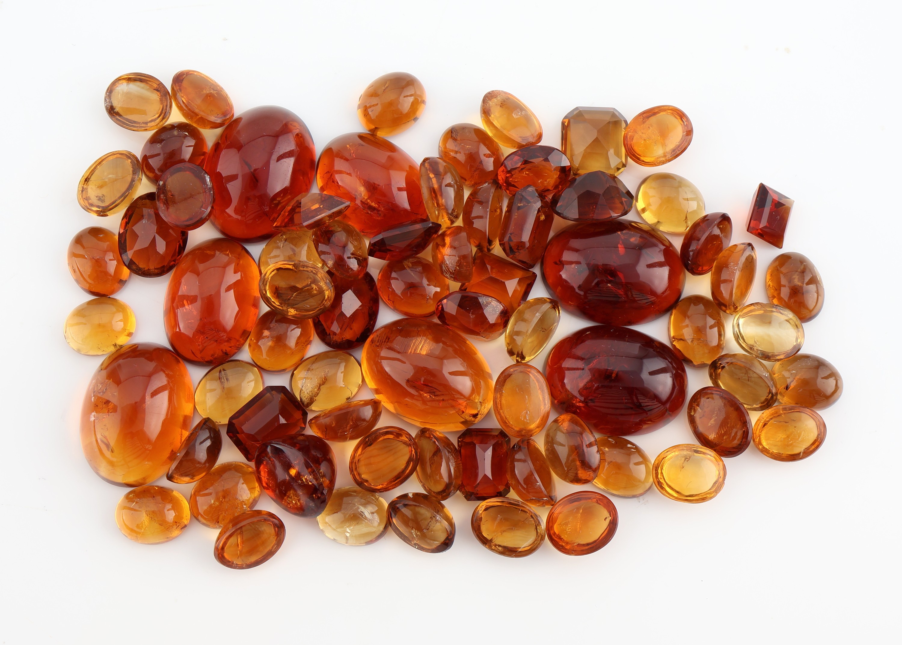 Lot lose Citrine, ca. 305 ct, versch. Farben, Schliffformen und Größen