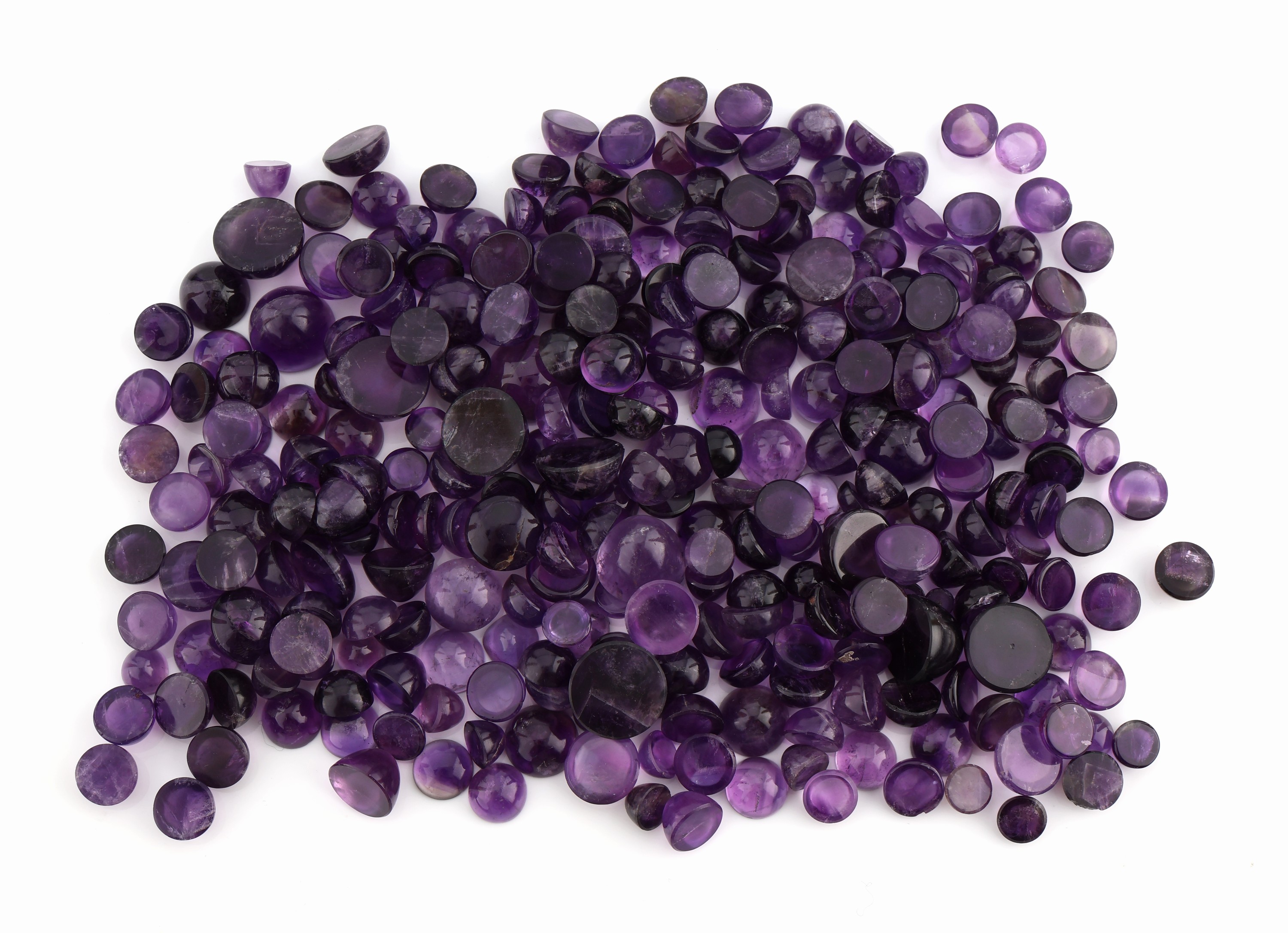 Lot lose Amethystcabochons zus. 1272 ct, überwiegend rund, in versch. Größen und Farbnuancen