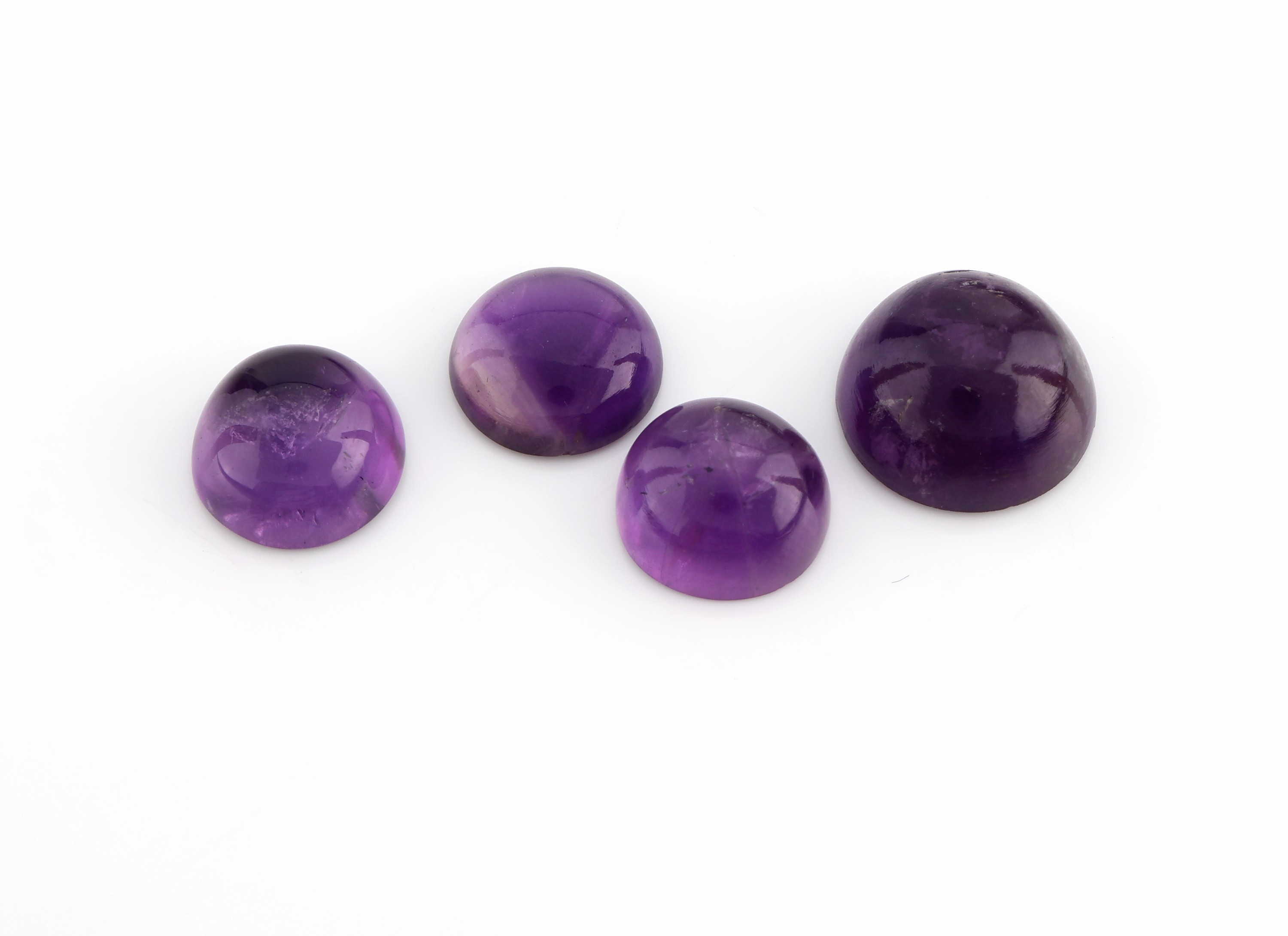 Detail a: Lot lose Amethystcabochons zus. 1272 ct, überwiegend rund, in versch. Größen und Farbnuancen